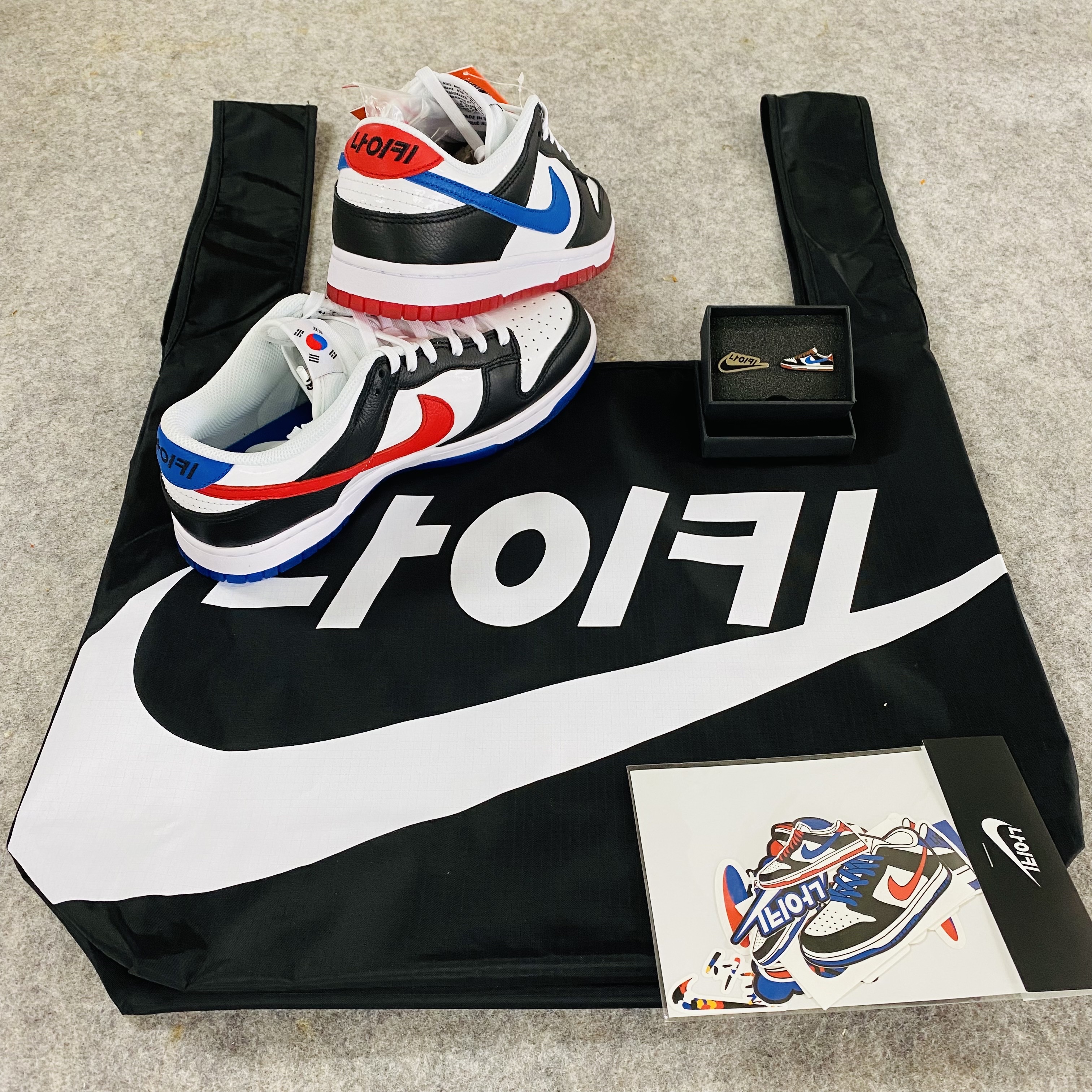 Nike Dunk Low SE Seoul (With Special Gift), IAB Studio Pigment T-Shirt Oatmeal 착용 스타일 - 1