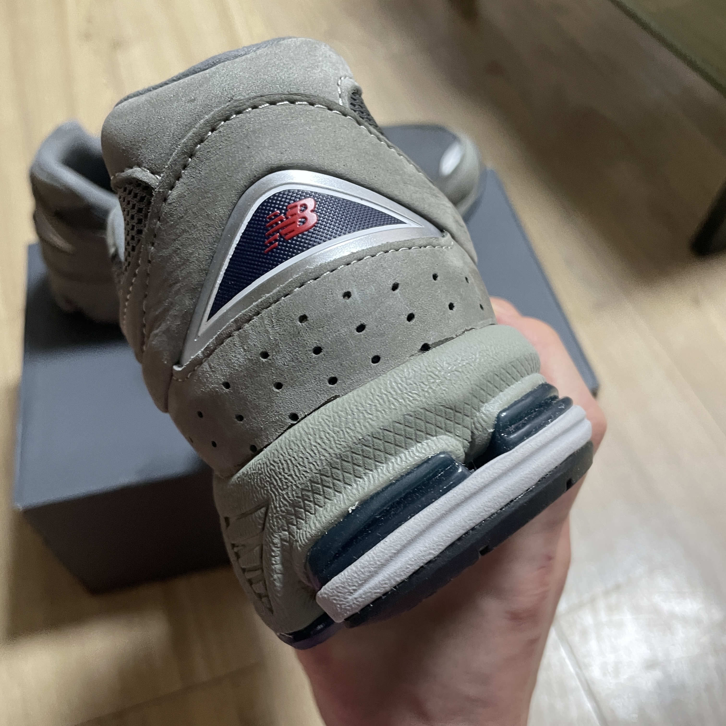 New Balance 2002R Grey, New Balance 2002R Gray 착용 스타일 - 5
