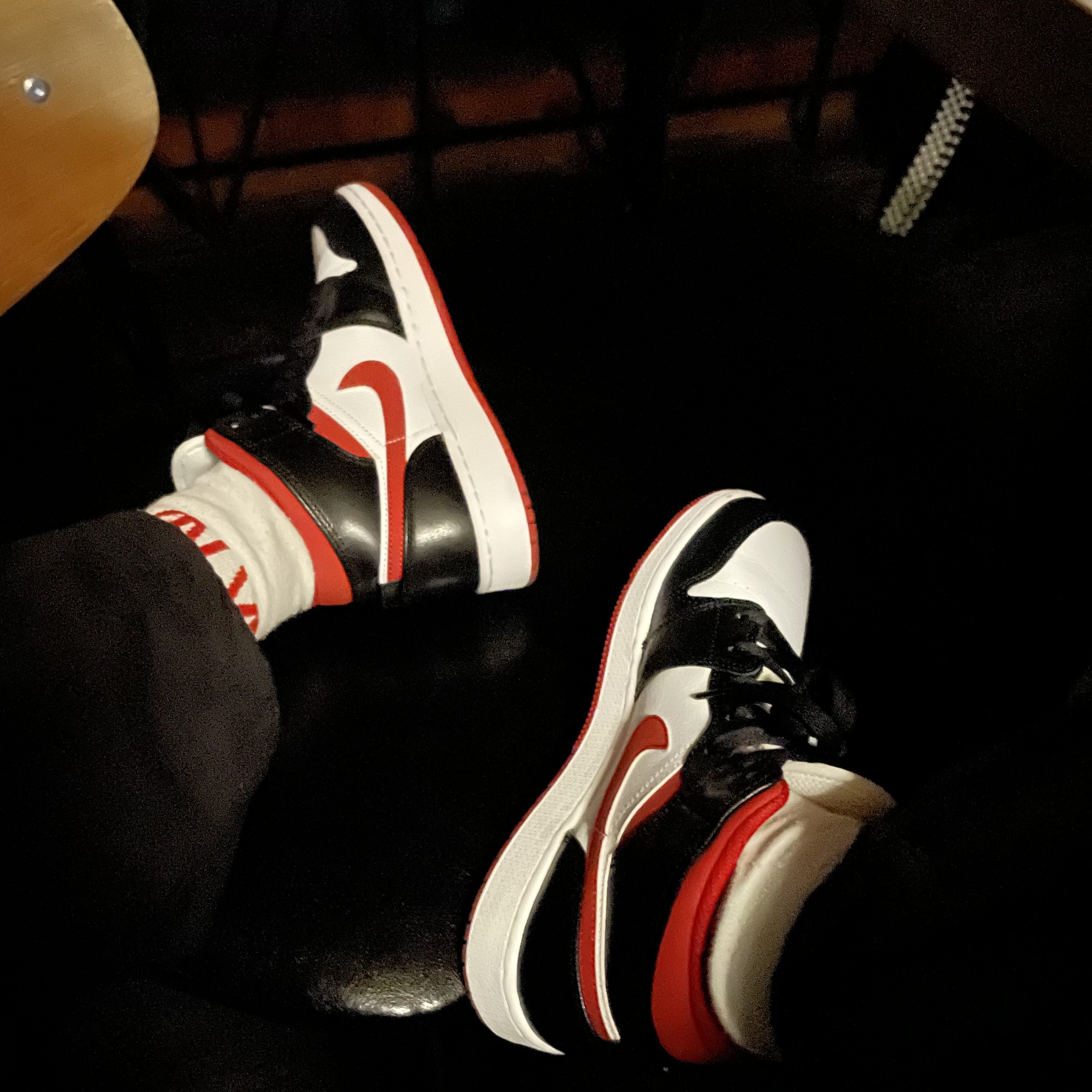 Jordan 1 Mid Gym Red Black White, (GS) Jordan 1 Mid Gym Red Black White 착용 스타일 - 1