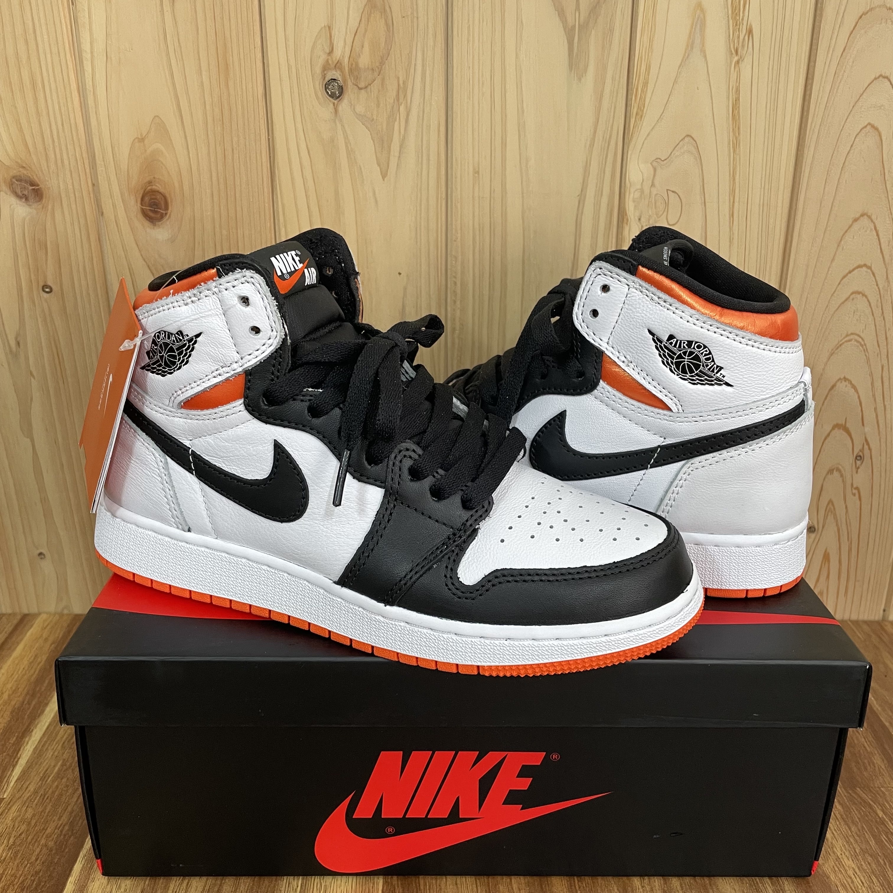 (GS) Jordan 1 Retro High OG Electro Orange 착용 스타일