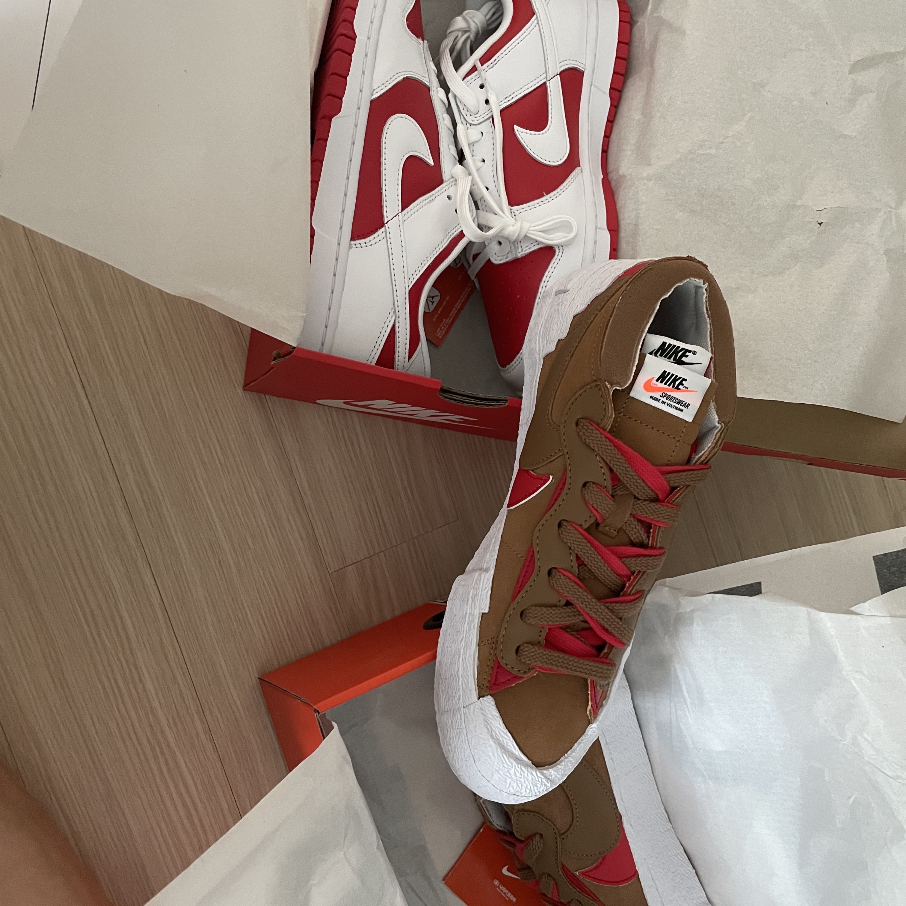 Nike x Sacai Blazer Low British Tan, Nike Dunk Low Retro Championship Red 착용 스타일