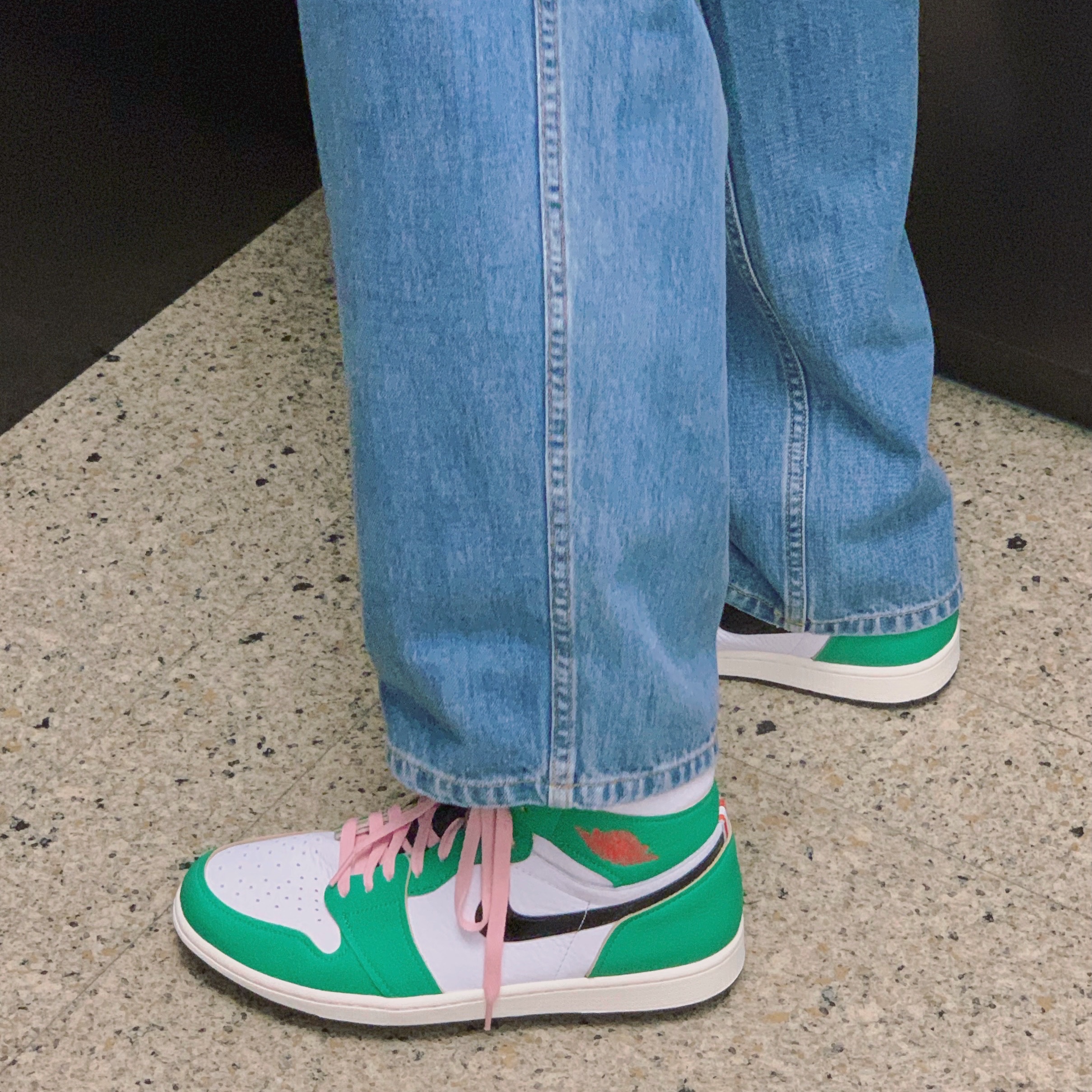 (W) Jordan 1 Retro High OG Lucky Green 착용 스타일 - 2