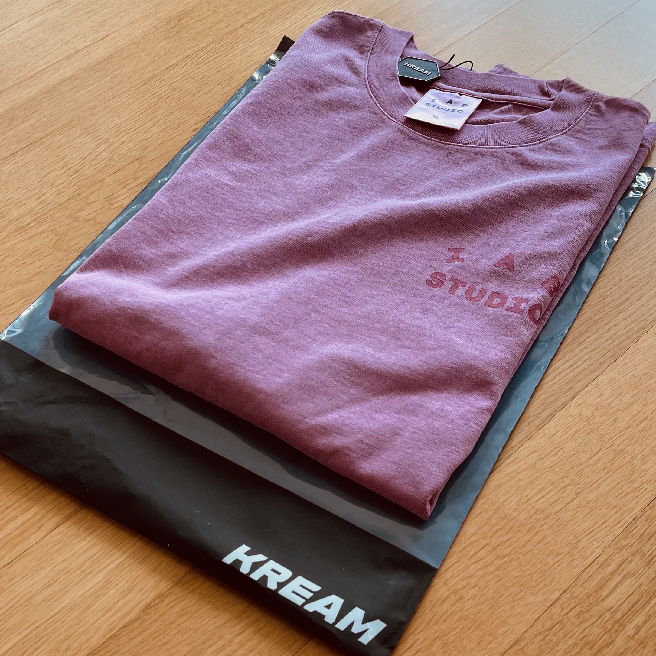 IAB Studio Pigment T-Shirt Magenta 착용 스타일