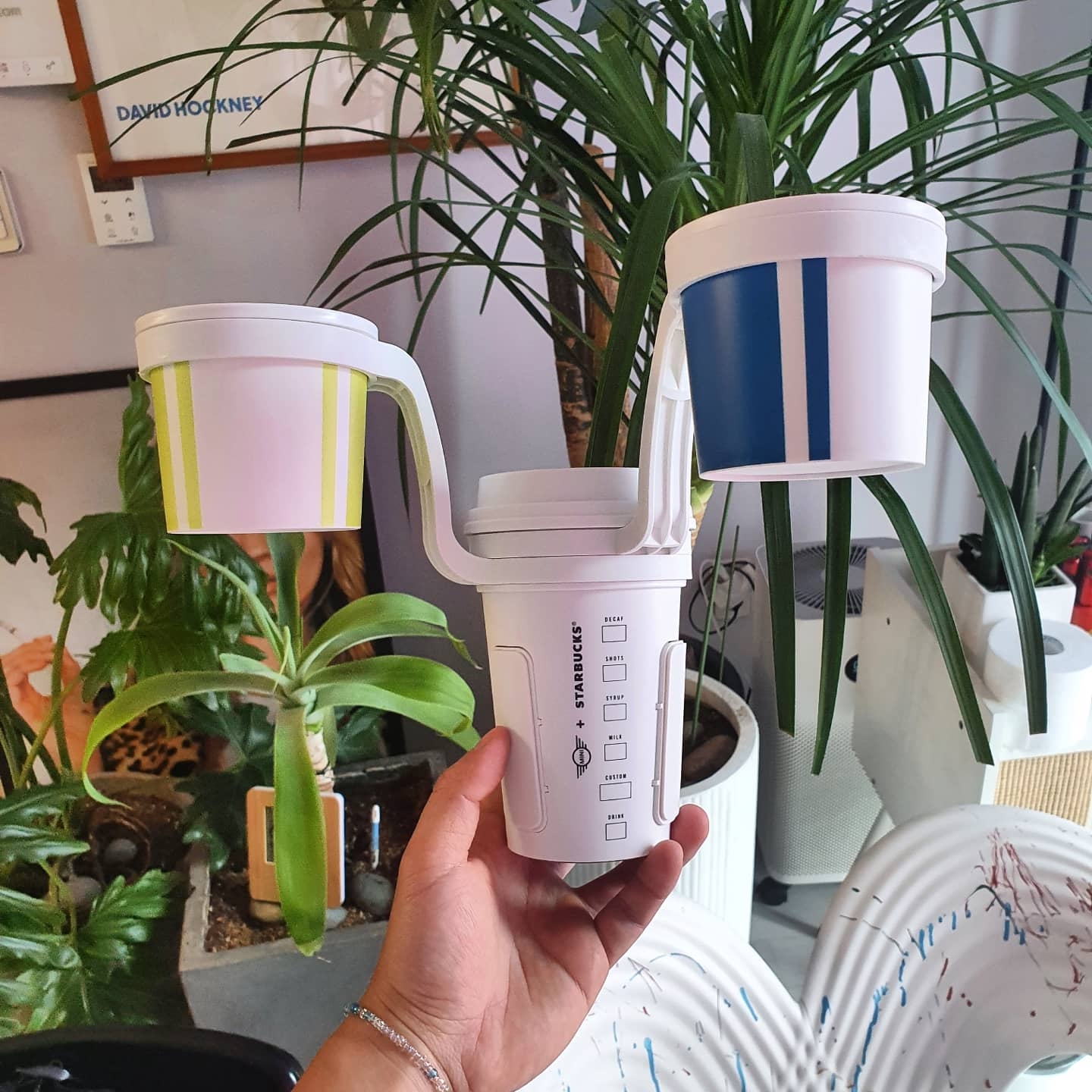 Starbucks x MINI SS Cup Holder, Stanley x Starbucks x MINI SS Quencher Blue Tumbler 591ml 착용 스타일 - 5