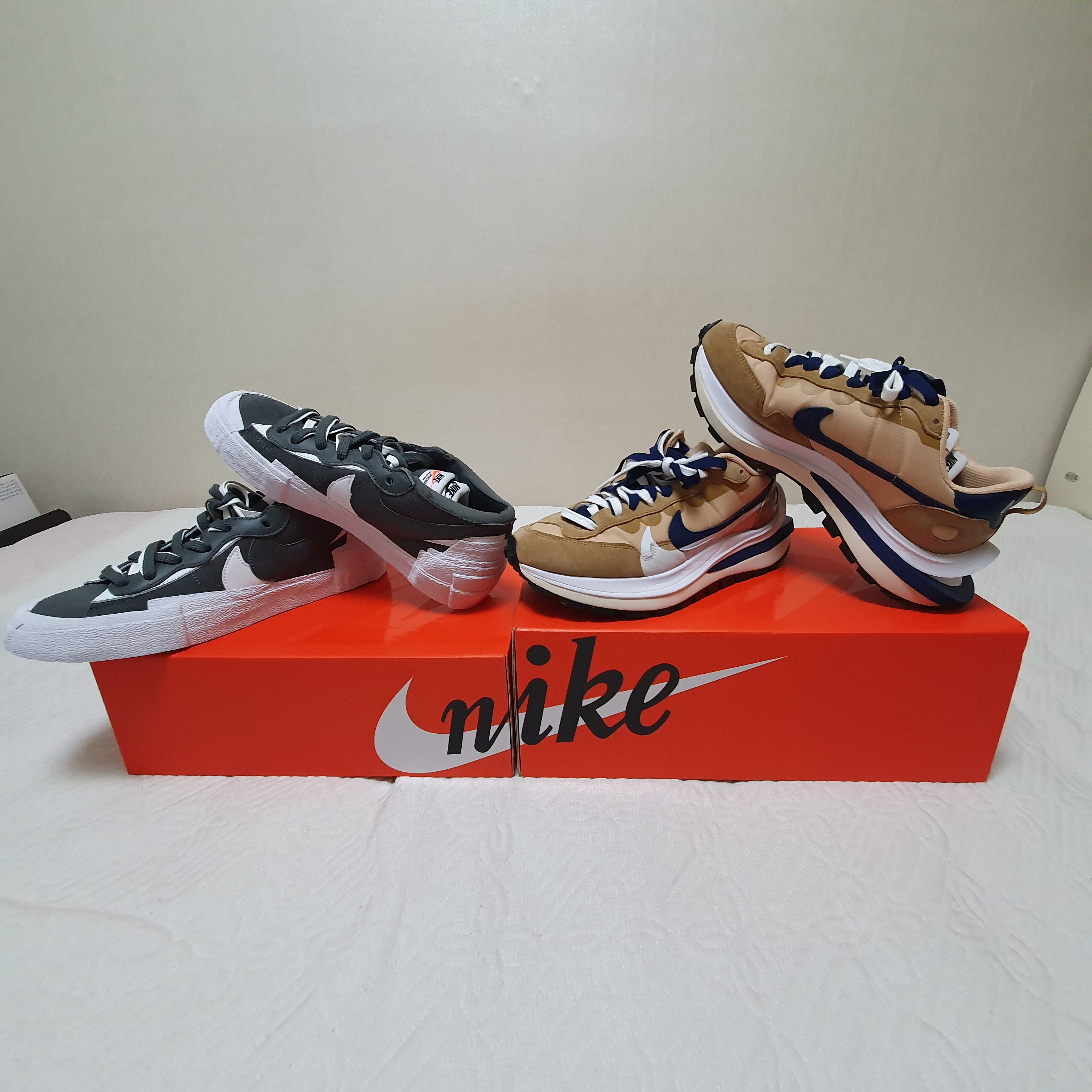 Nike x Sacai VaporWaffle Sesame and Blue Void, Nike x Sacai Blazer Low Iron Grey 착용 스타일