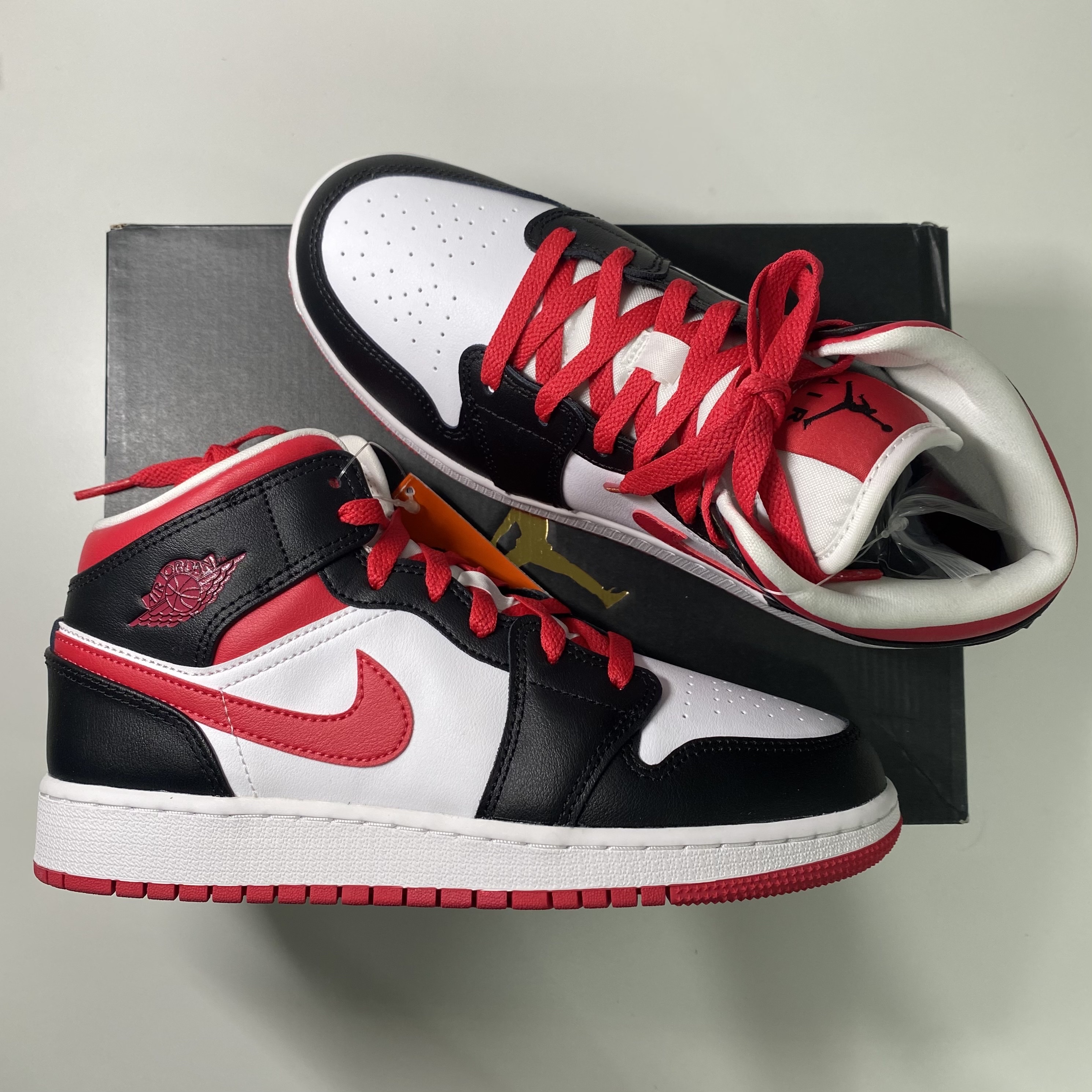 (GS) Jordan 1 Mid Very Berry  착용 스타일