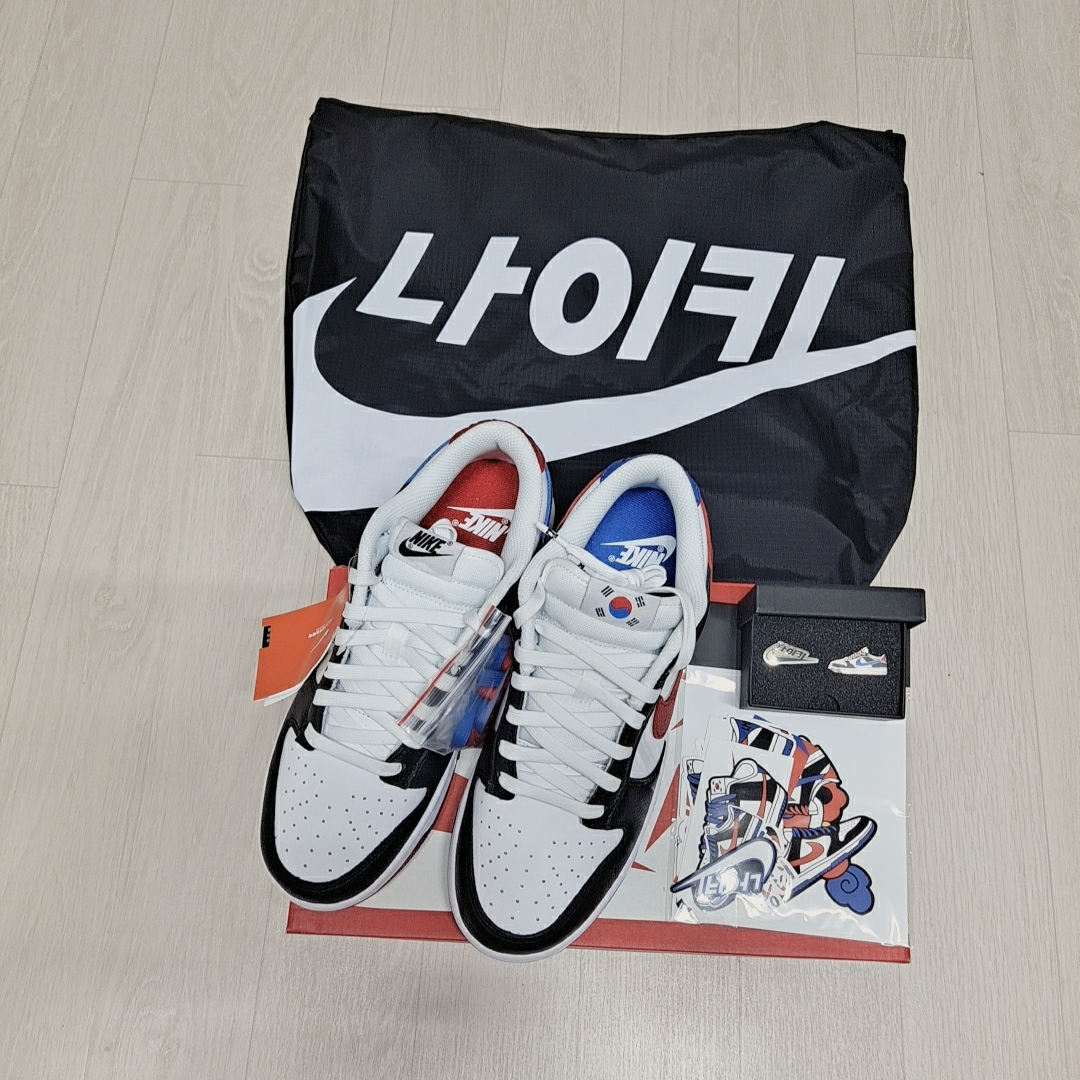 Nike Dunk Low SE Seoul (With Special Gift) 착용 스타일