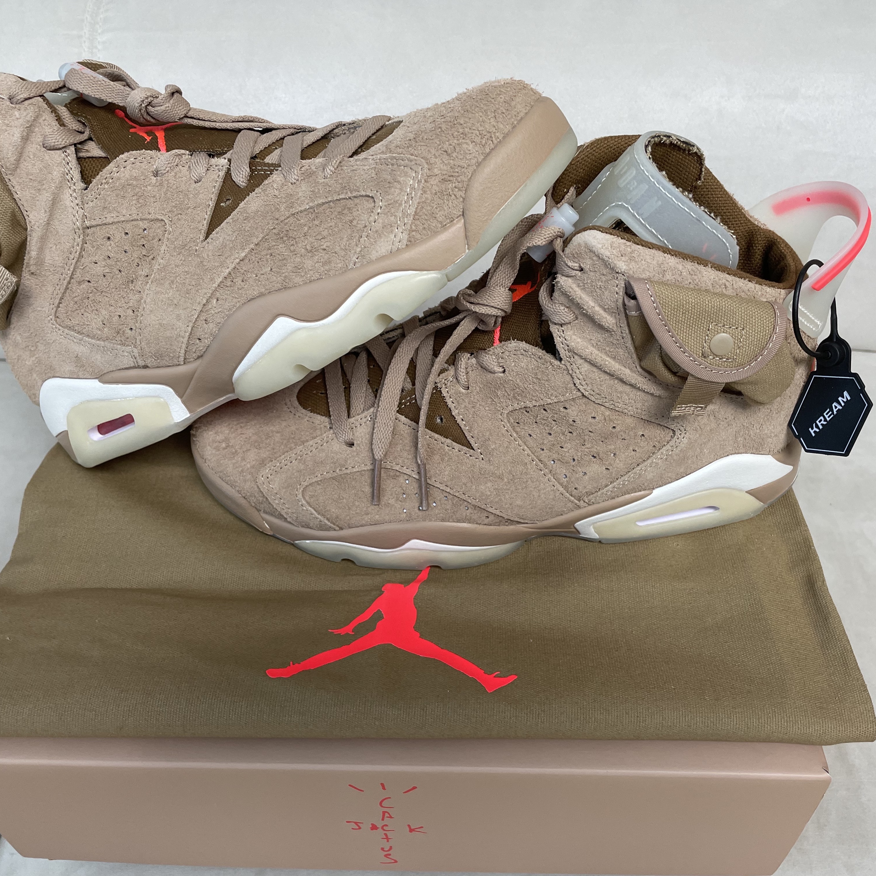 Jordan 6 x Travis Scott Retro SP British Khaki 착용 스타일