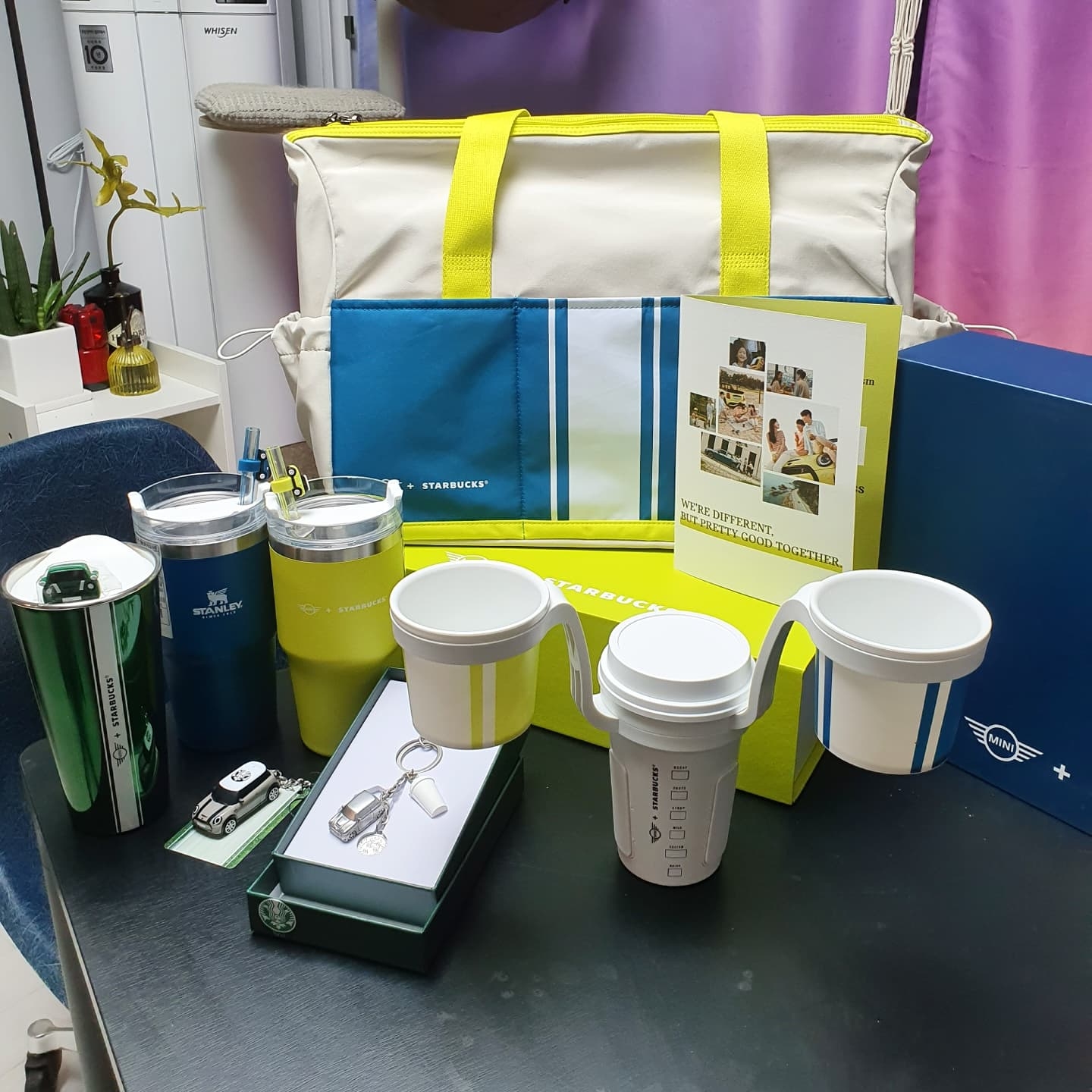 Starbucks x MINI SS Cup Holder, Stanley x Starbucks x MINI SS Quencher Blue Tumbler 591ml 착용 스타일 - 1