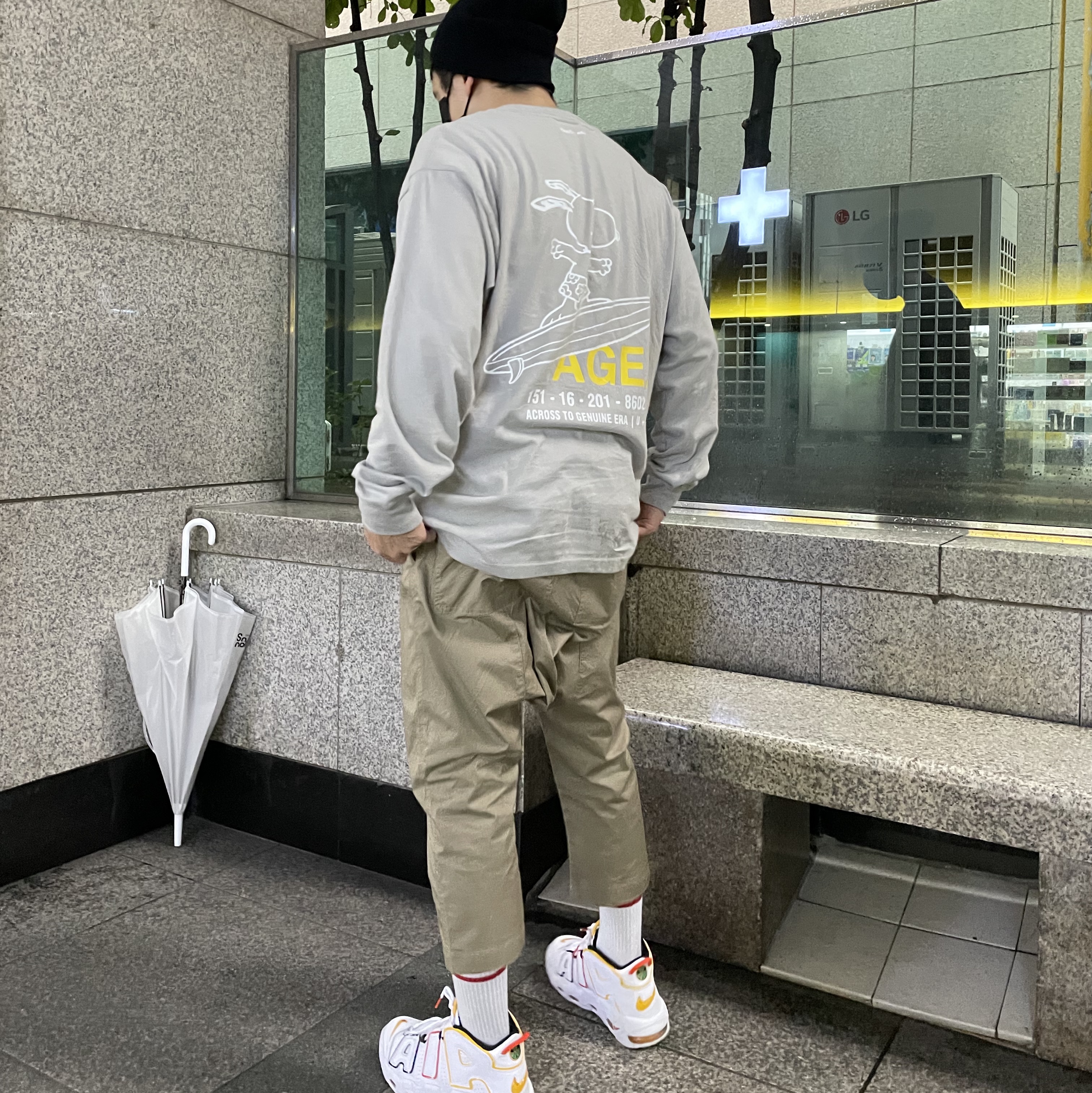 Nike Air More Uptempo Rayguns 착용 스타일 - 4