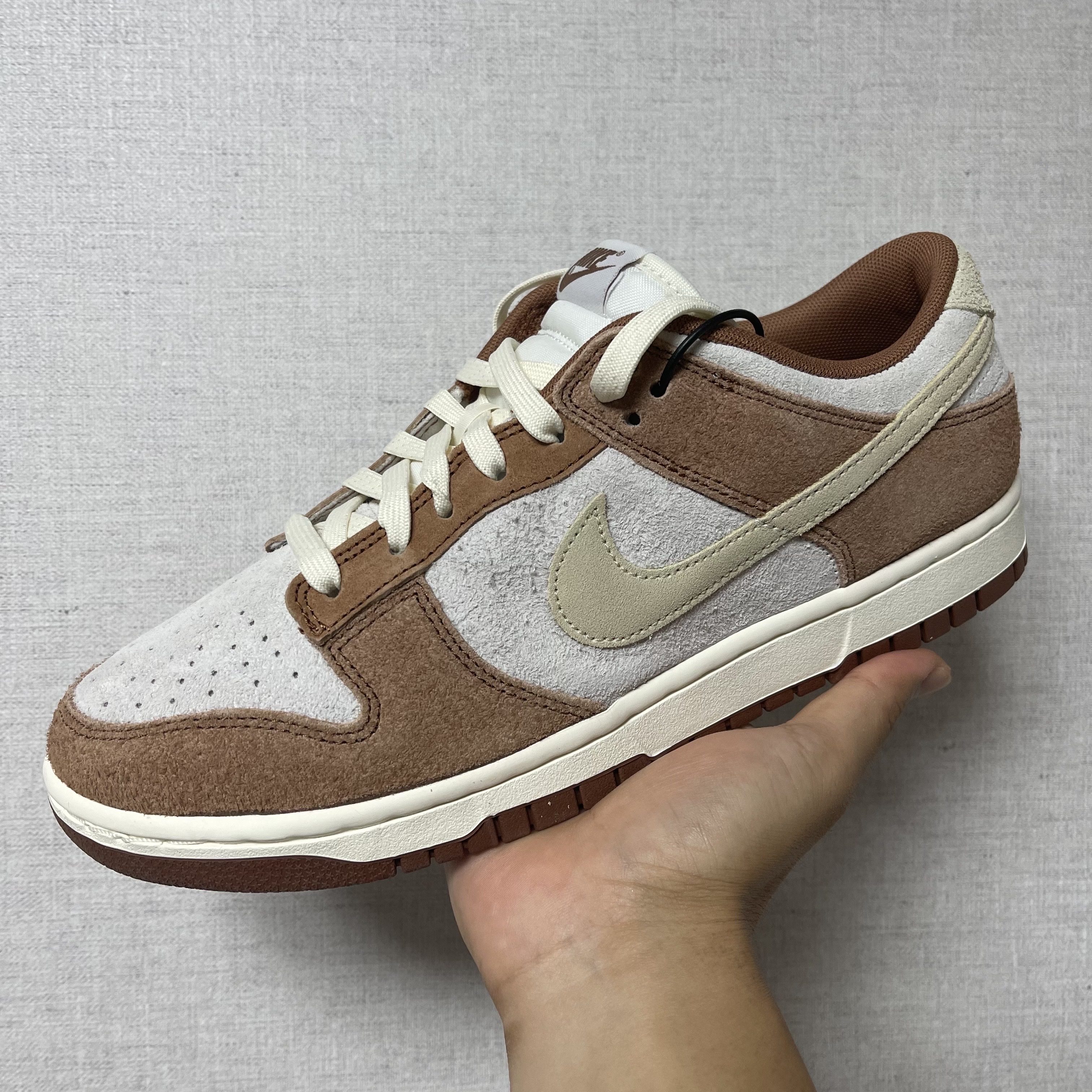 Nike Dunk Low Pro Premium Medium Curry 착용 스타일 - 1