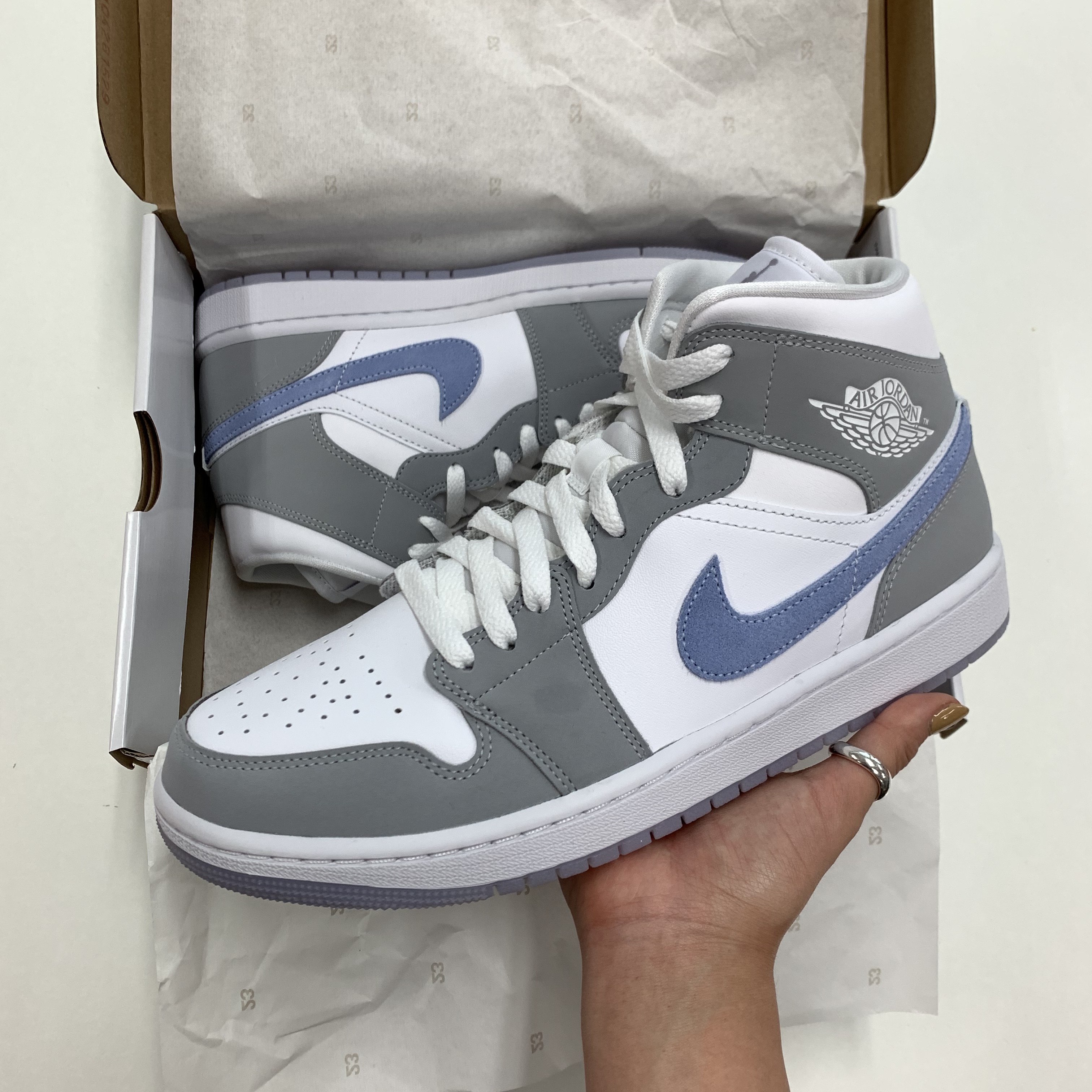 (W) Jordan 1 Mid Wolf Grey 착용 스타일 - 1