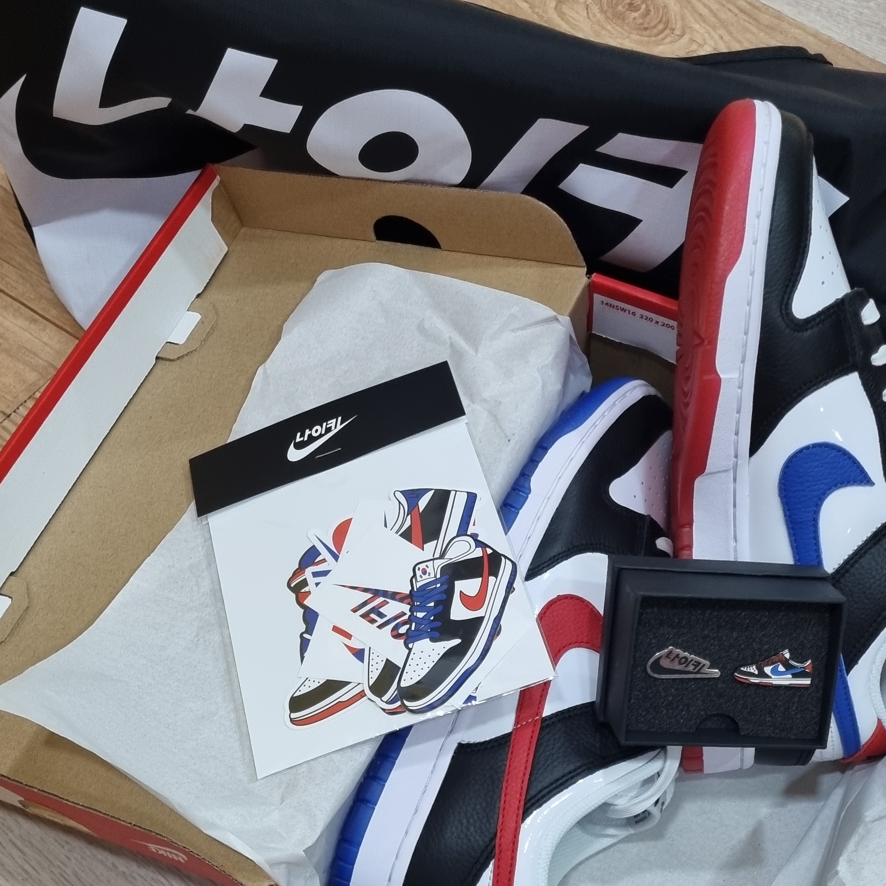 Nike Dunk Low SE Seoul (With Special Gift) 착용 스타일