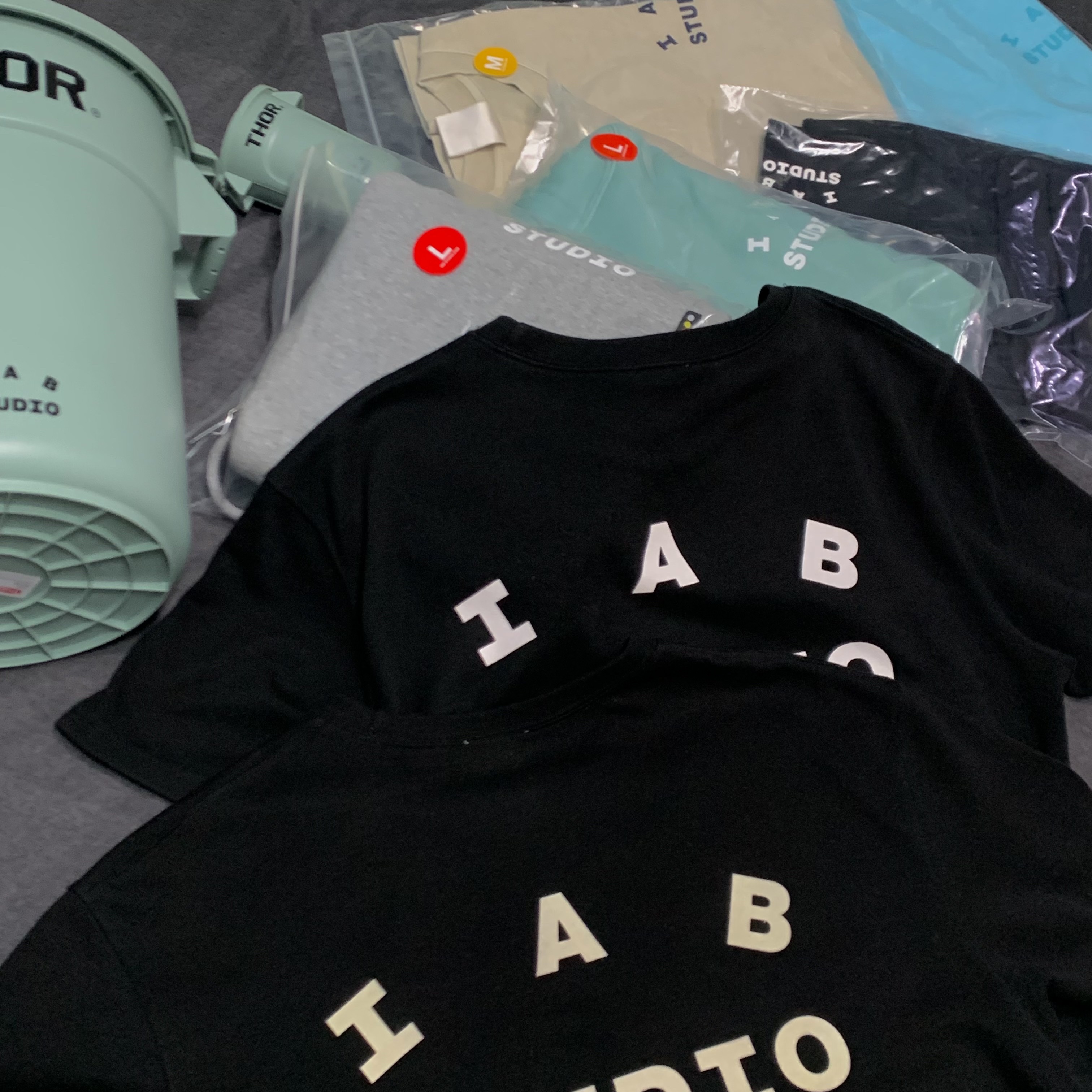 IAB Studio Pigment T-Shirt Oatmeal, IAB Studio Pigment T-Shirt Cyan 착용 스타일 - 1