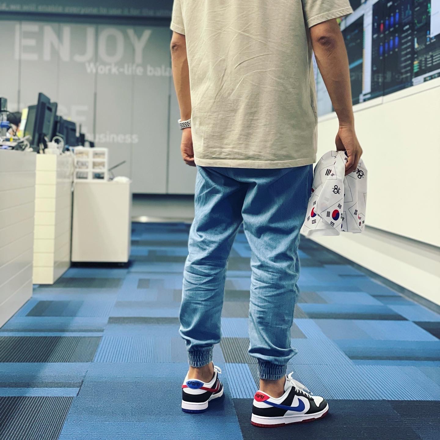 IAB Studio Pigment T-Shirt Oatmeal, Nike Dunk Low SE Seoul 착용 스타일 - 1