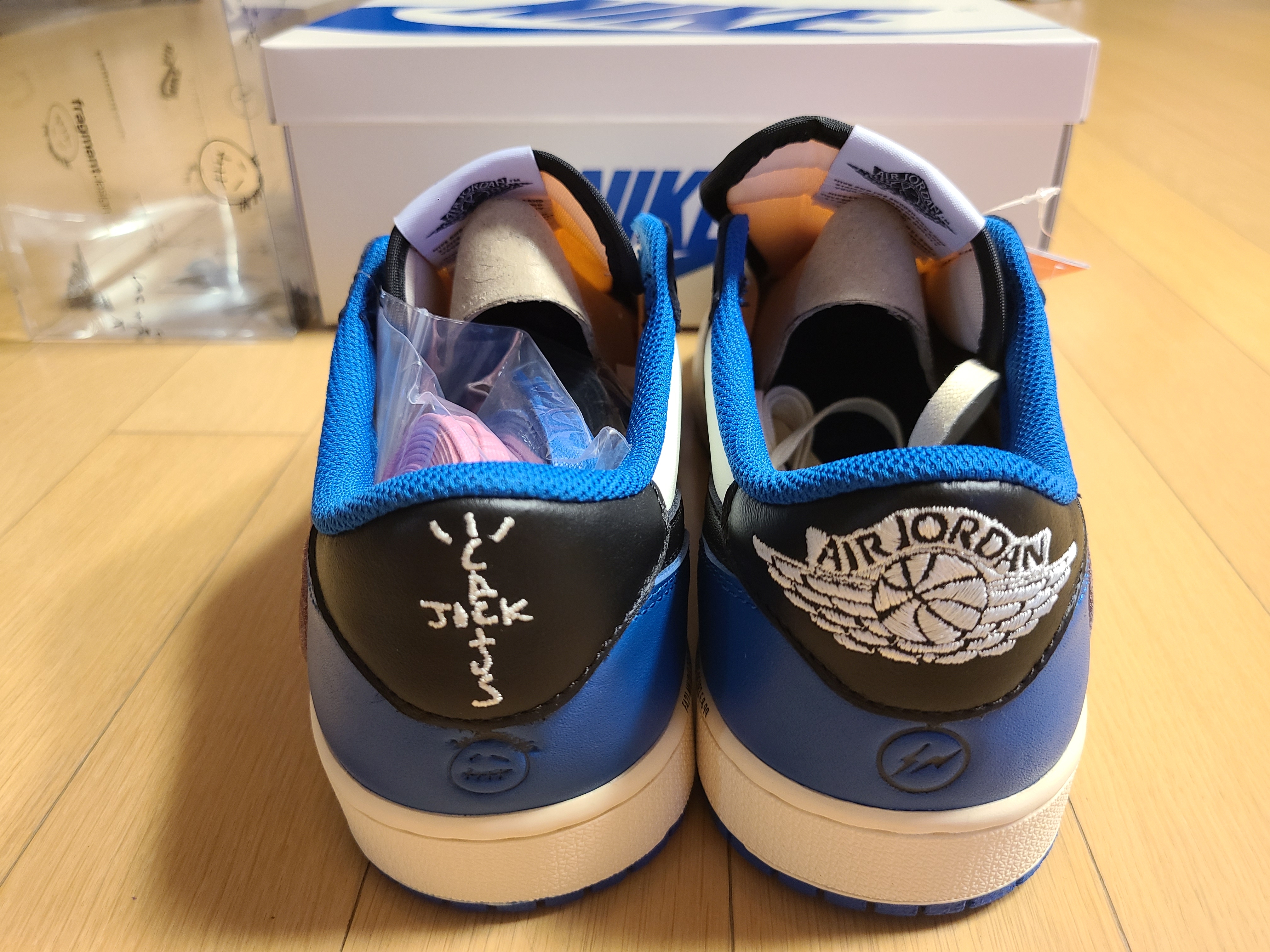 Jordan 1 x Travis Scott x Fragment Retro Low OG SP Military Blue 착용 스타일 - 4