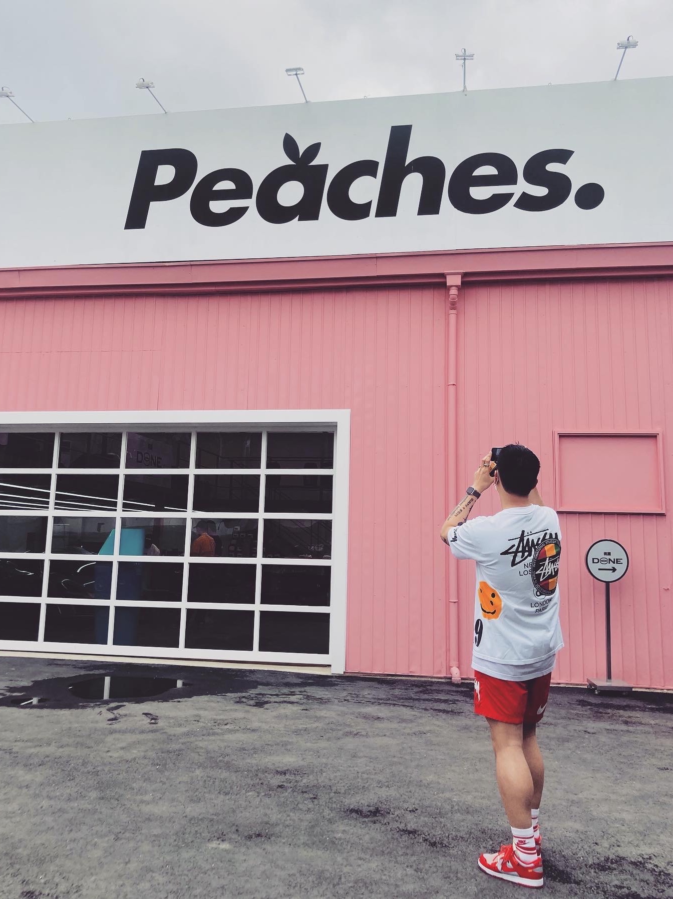 Stussy x Cactus Plant Flea Market USA 2019 T-Shirt White, Nike x Stussy Water Shorts Habanero Red 착용 스타일 - 2