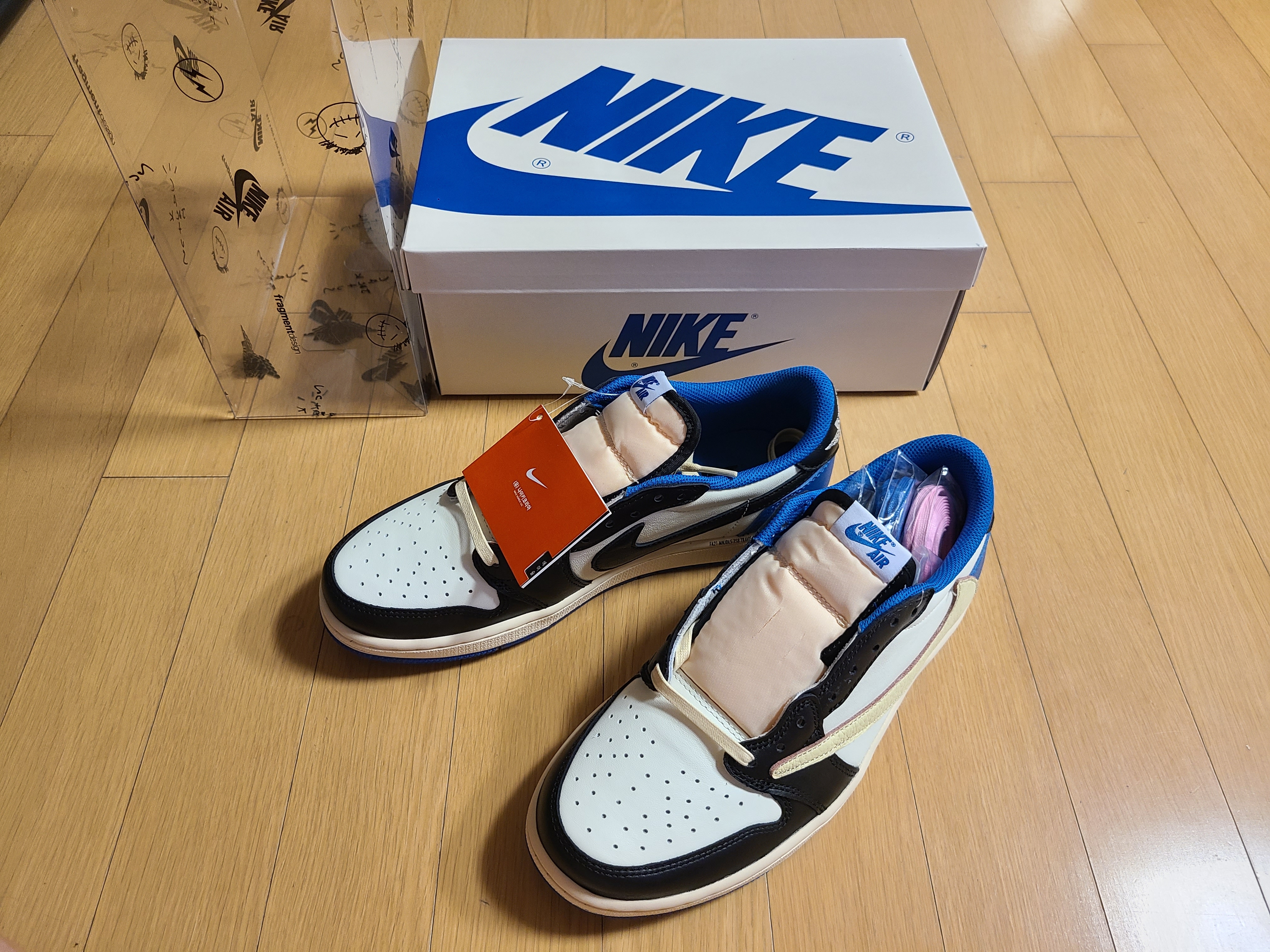 Jordan 1 x Travis Scott x Fragment Retro Low OG SP Military Blue 착용 스타일 - 5