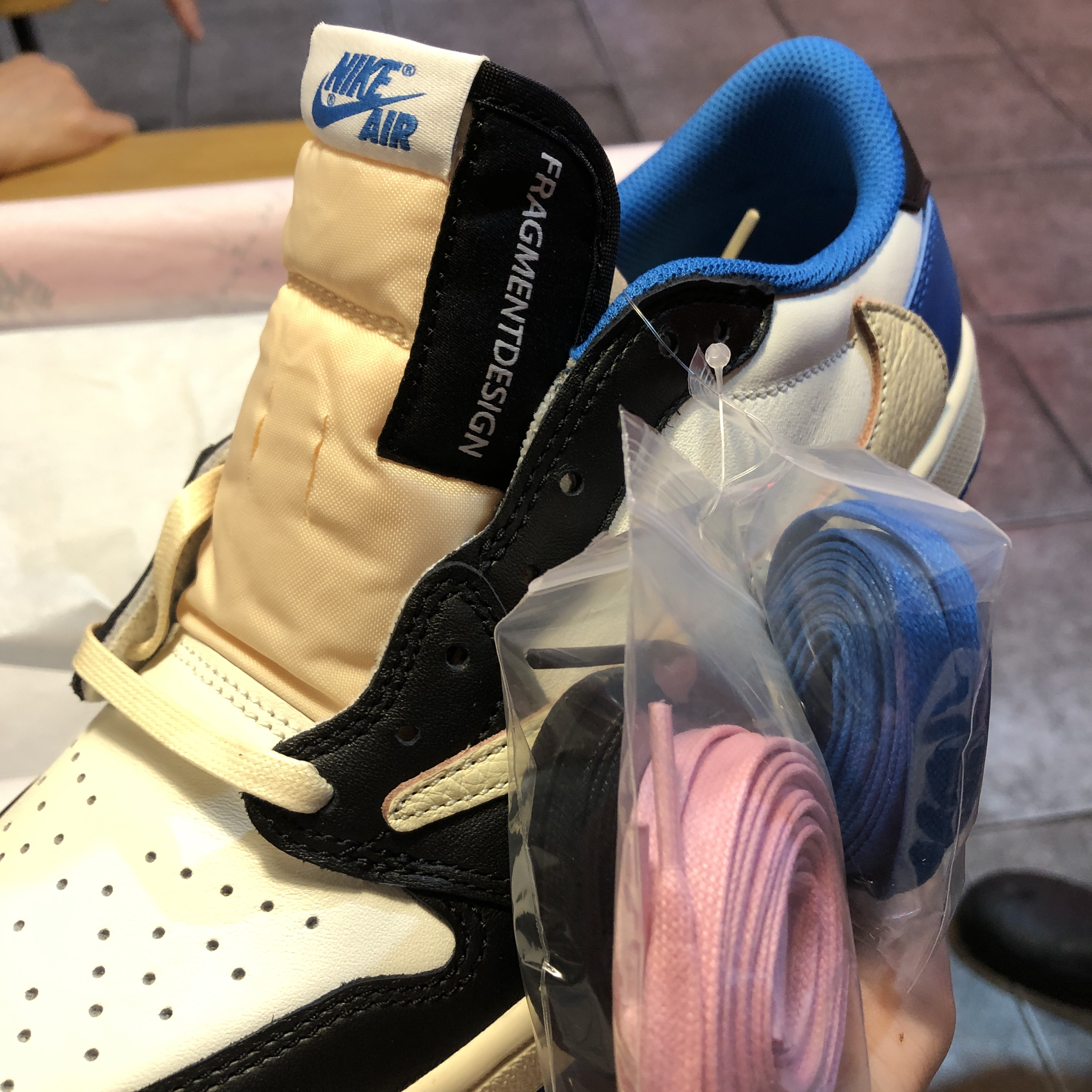 Jordan 1 x Travis Scott x Fragment Retro Low OG SP Military Blue 착용 스타일 - 1