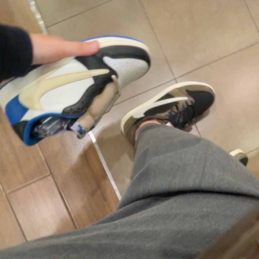 Jordan 1 x Travis Scott x Fragment Retro Low OG SP Military Blue, Jordan 1 x Travis Scott Retro Low OG SP Mocha 착용 스타일