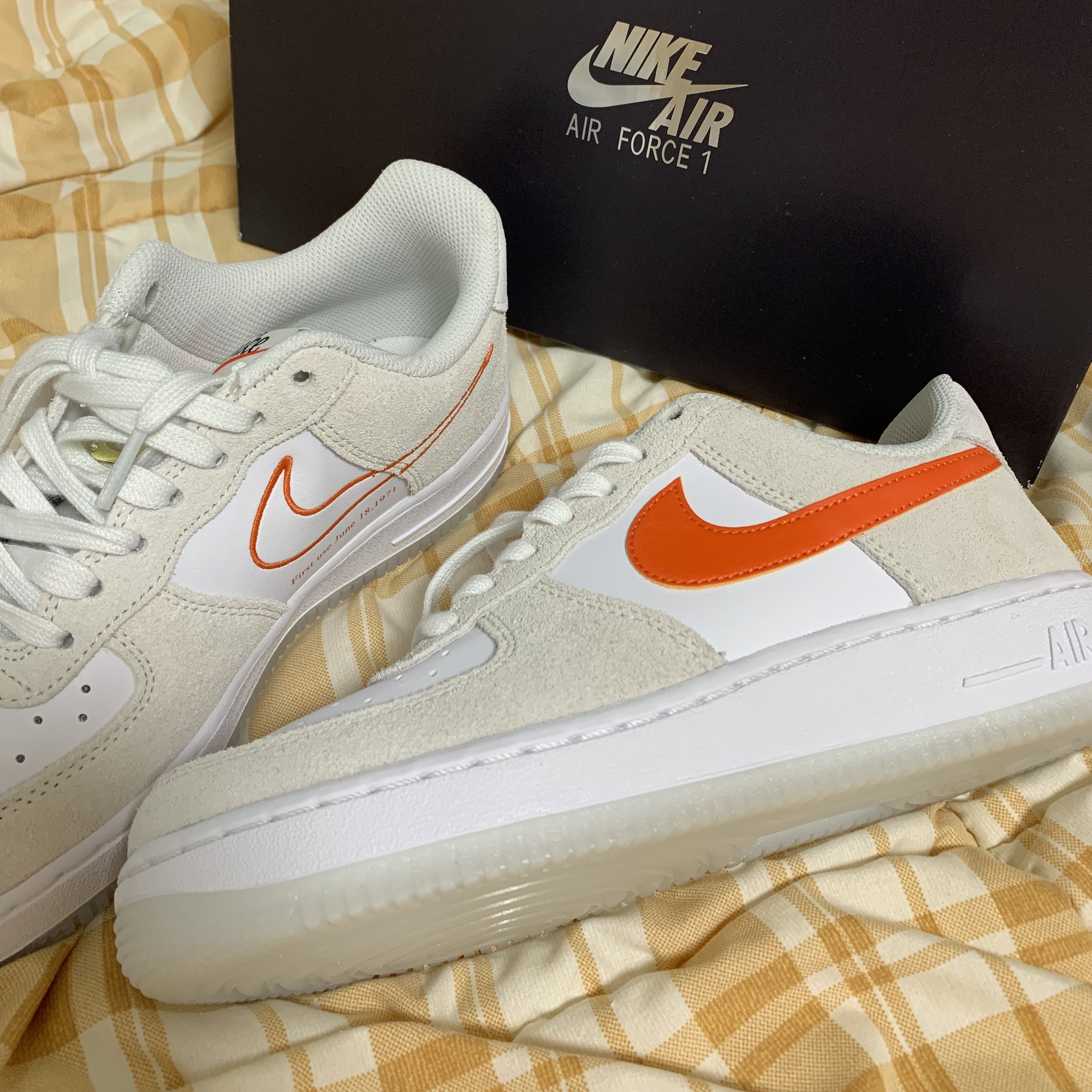 (W) Nike Air Force 1 '07 SE First Use Orange Sail 착용 스타일