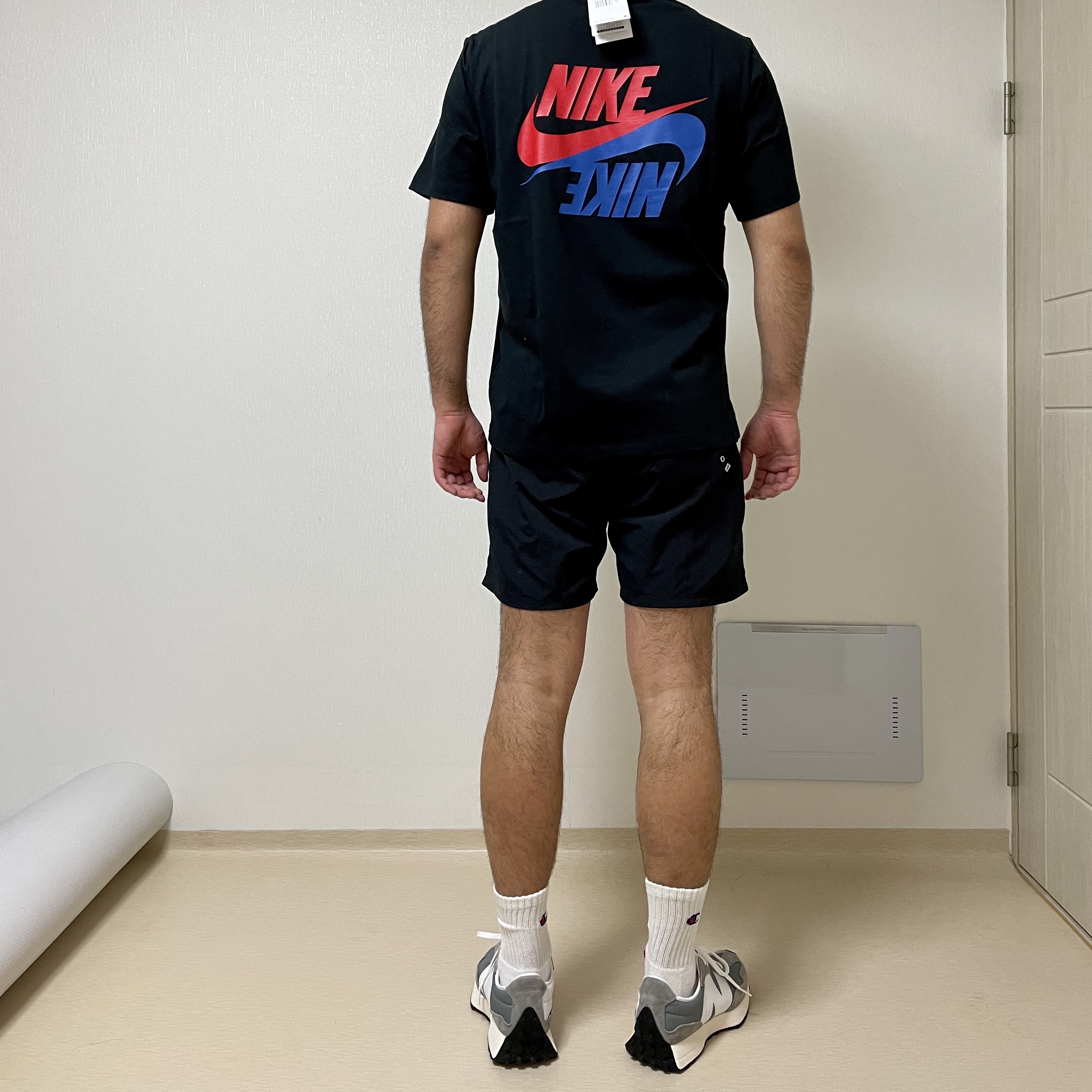 New Balance 327 Grey, Nike Hangul T-Shirt Black 착용 스타일 - 3