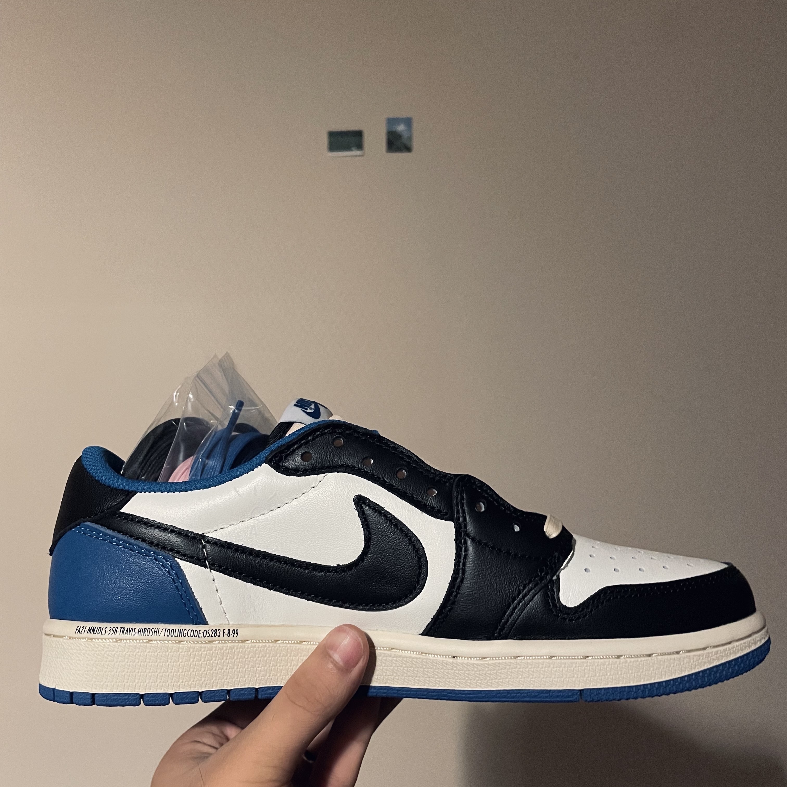 Jordan 1 x Travis Scott x Fragment Retro Low OG SP Military Blue 착용 스타일 - 1