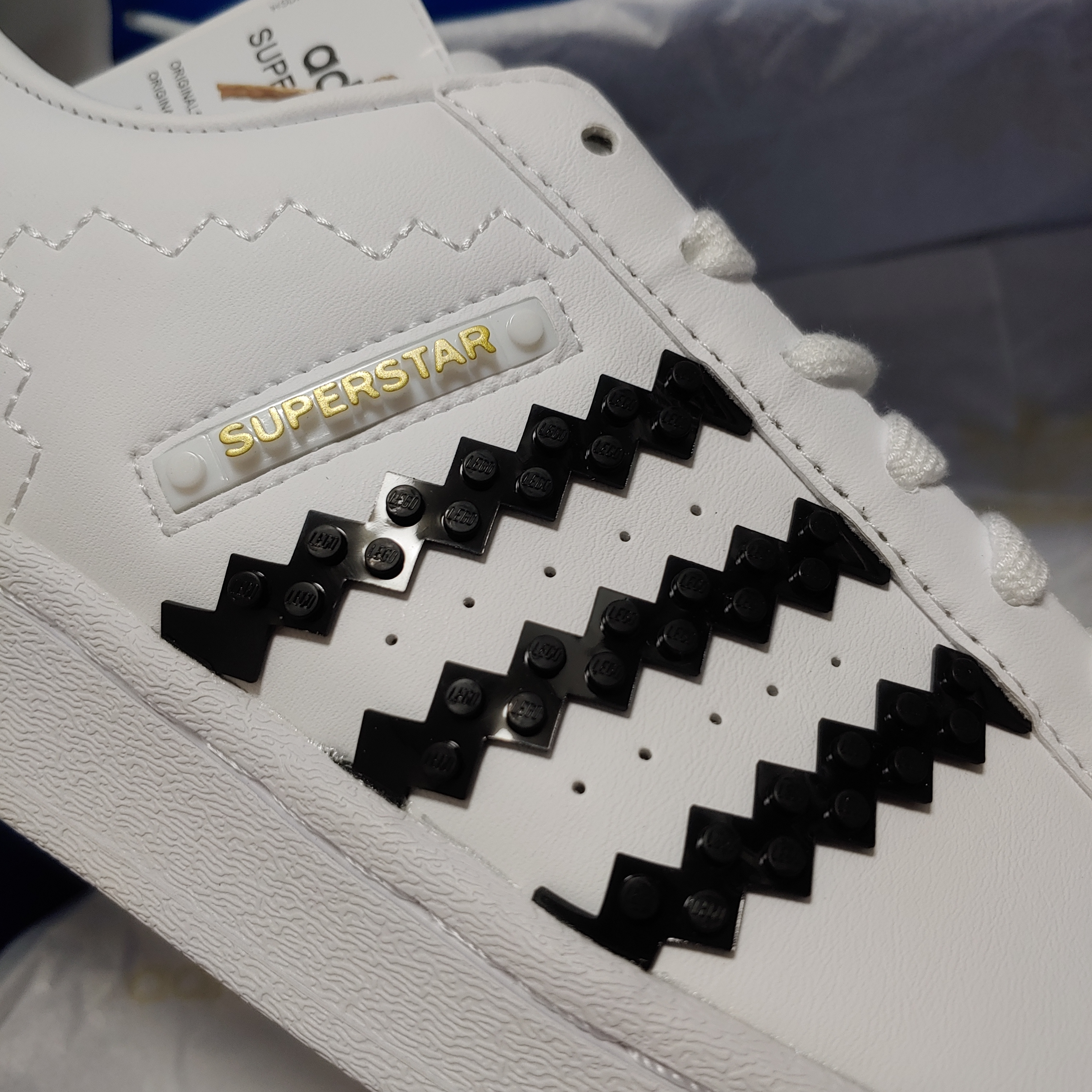 Adidas x Lego Superstar White Black 착용 스타일 - 2