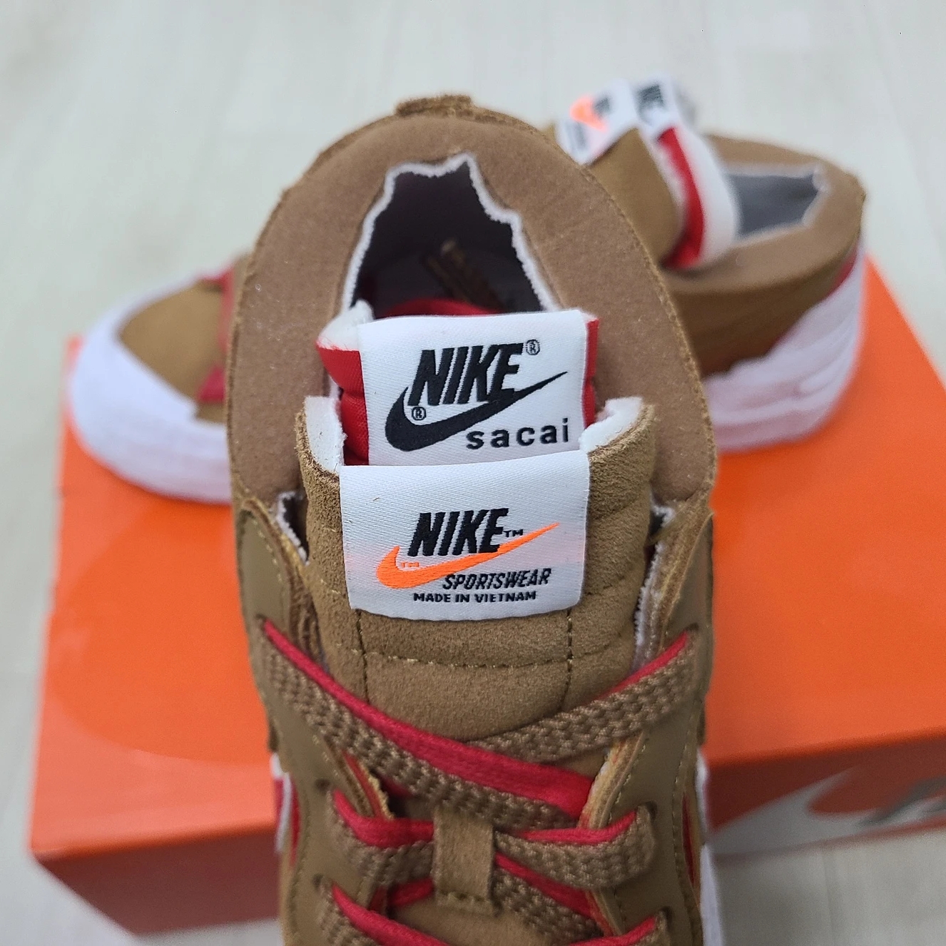 Nike x Sacai Blazer Low British Tan 착용 스타일 - 3