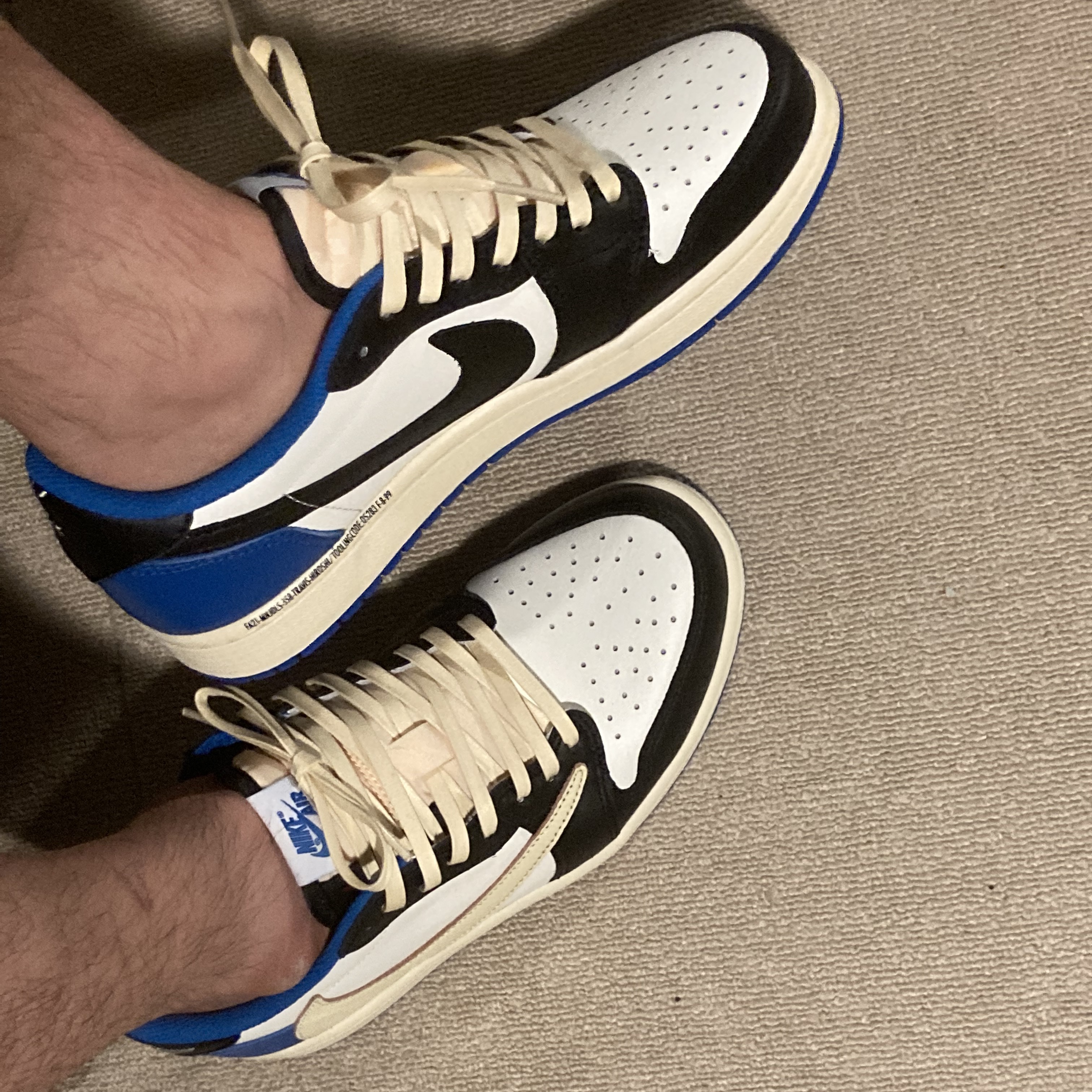 Jordan 1 x Travis Scott x Fragment Retro Low OG SP Military Blue 착용 스타일 - 1