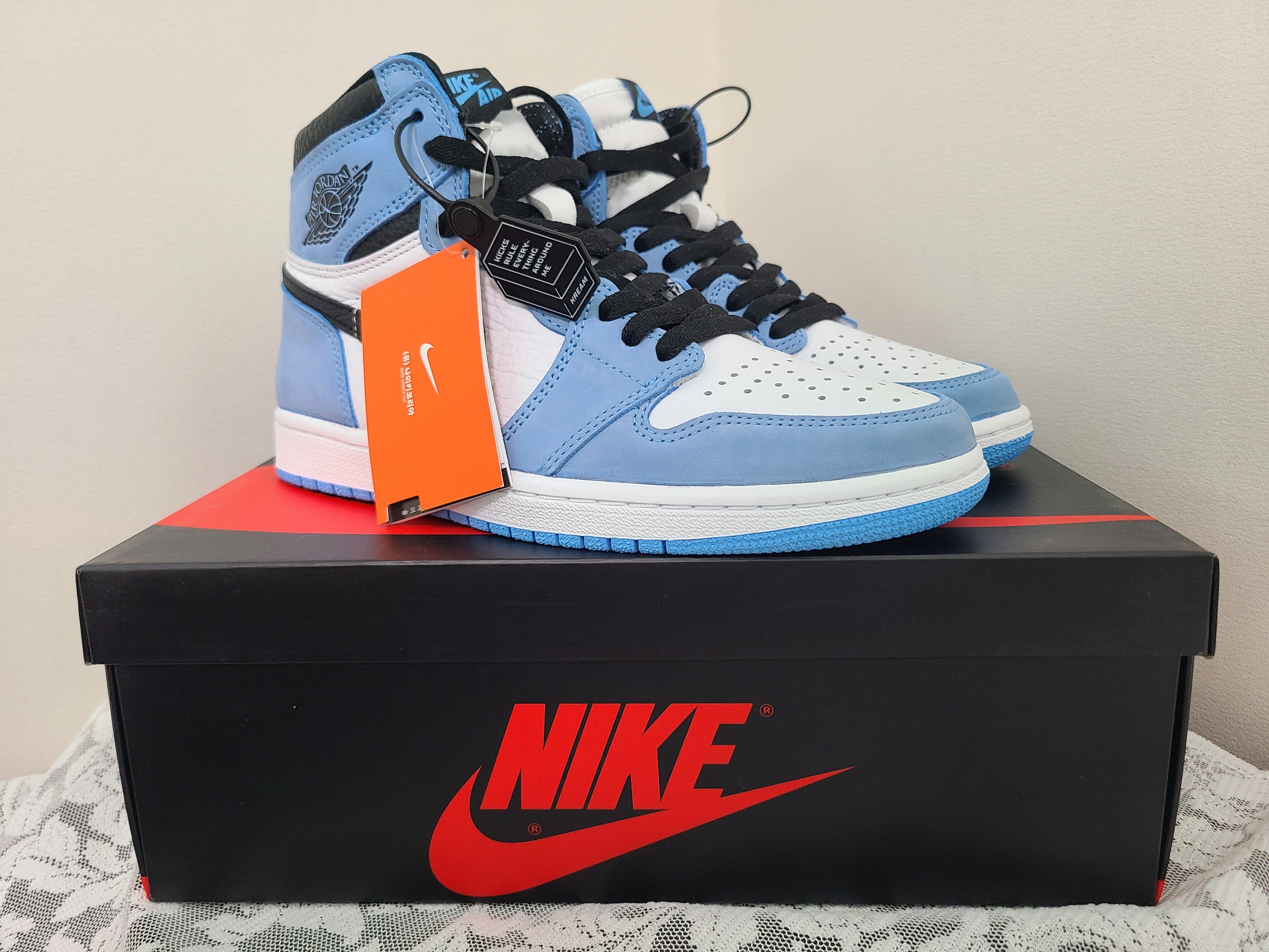 Jordan 1 Retro High OG University Blue 착용 스타일