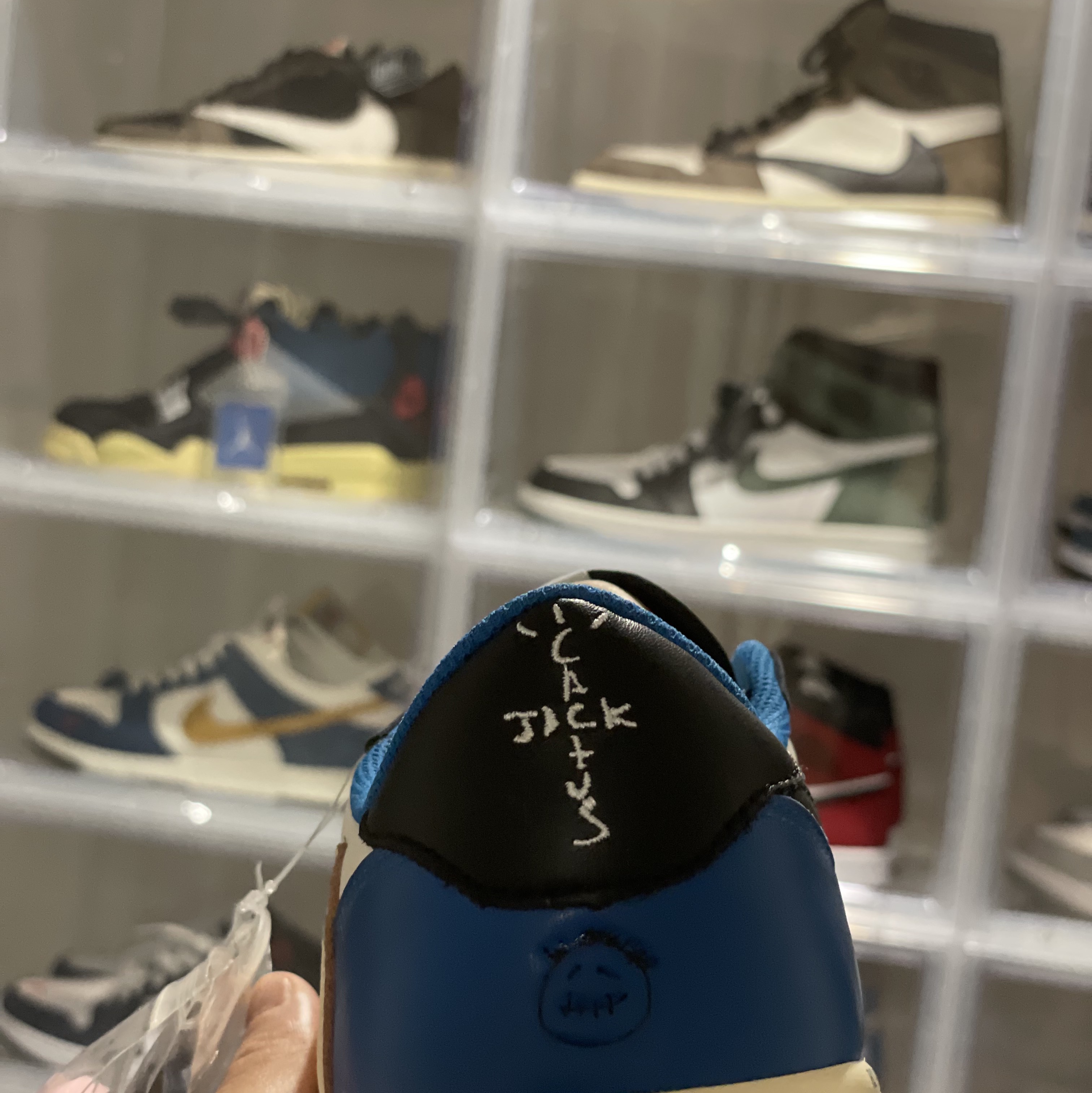 Jordan 1 x Travis Scott x Fragment Retro Low OG SP Military Blue 착용 스타일 - 2