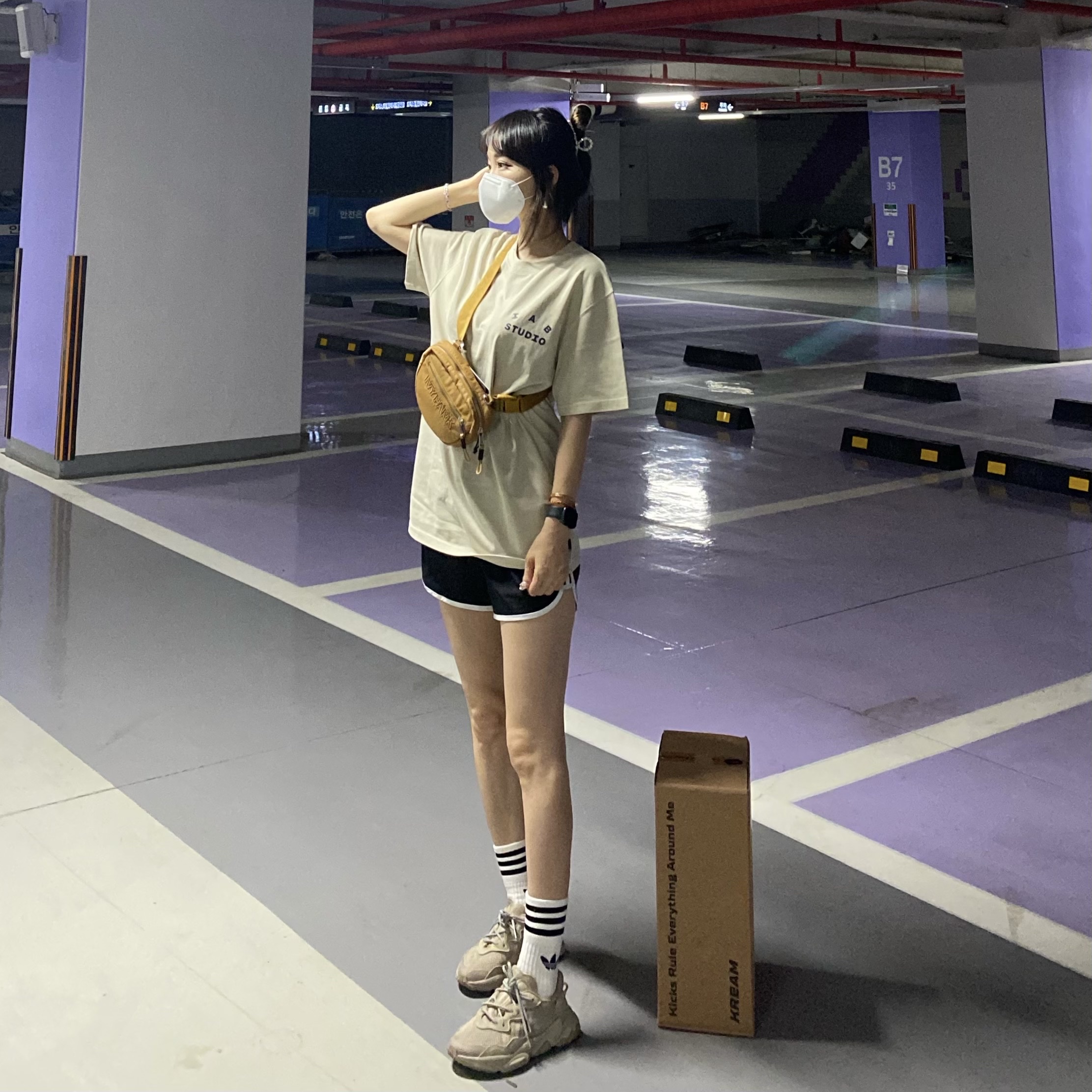 IAB Studio Pigment T-Shirt Oatmeal, (W) Adidas Ozweego Trace Khaki 착용 스타일 - 2