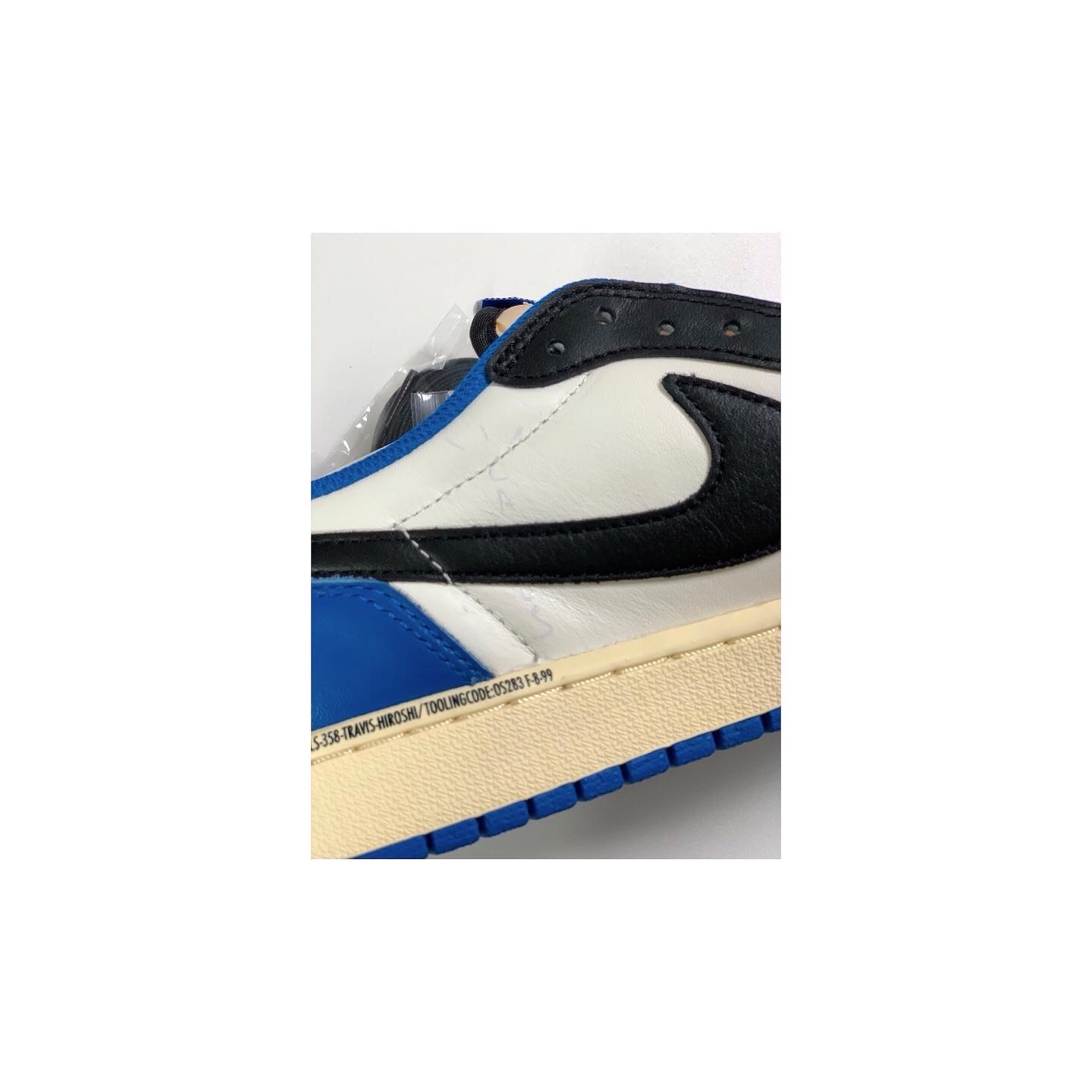 Jordan 1 x Travis Scott x Fragment Retro Low OG SP Military Blue 착용 스타일 - 2