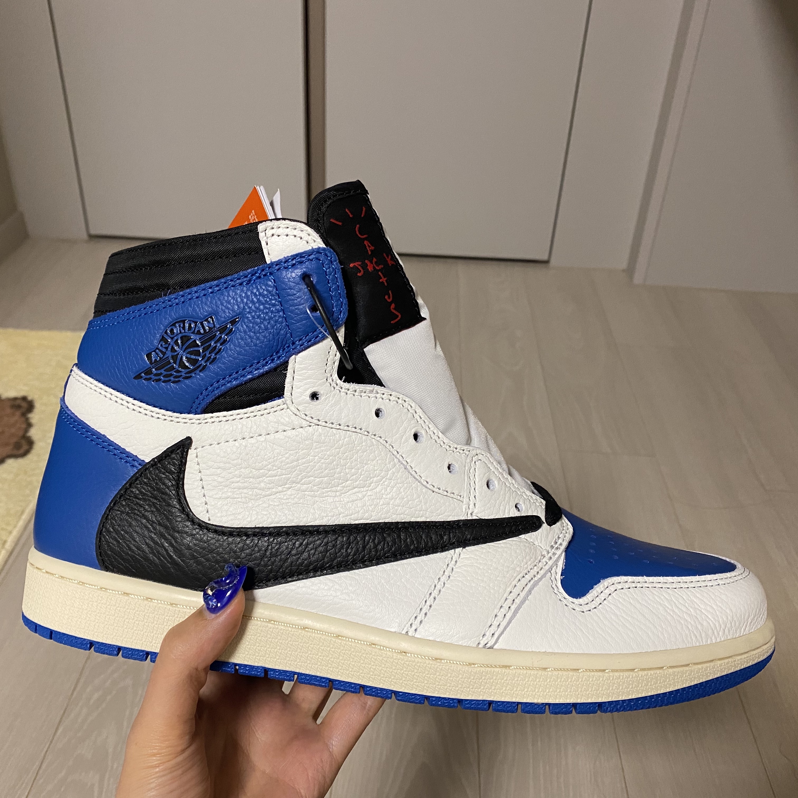 Jordan 1 x Travis Scott x Fragment Retro High OG SP Military Blue 착용 스타일