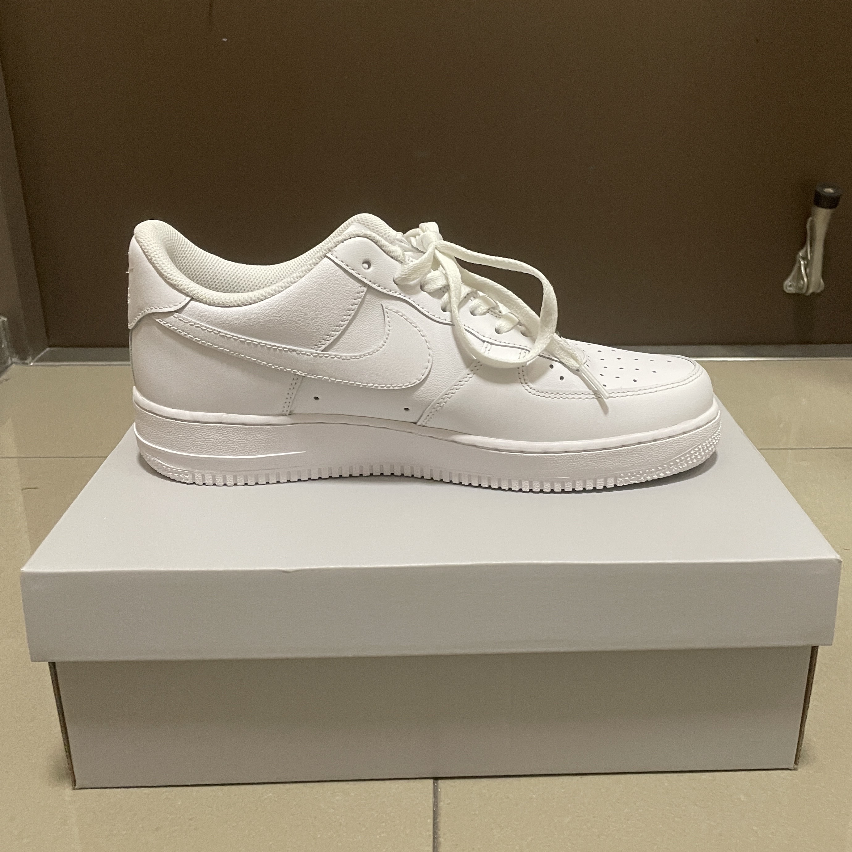 Nike Air Force 1 '07 Low White, Nike Air Force 1 '07 LV8 Timeless Classic 착용 스타일 - 3