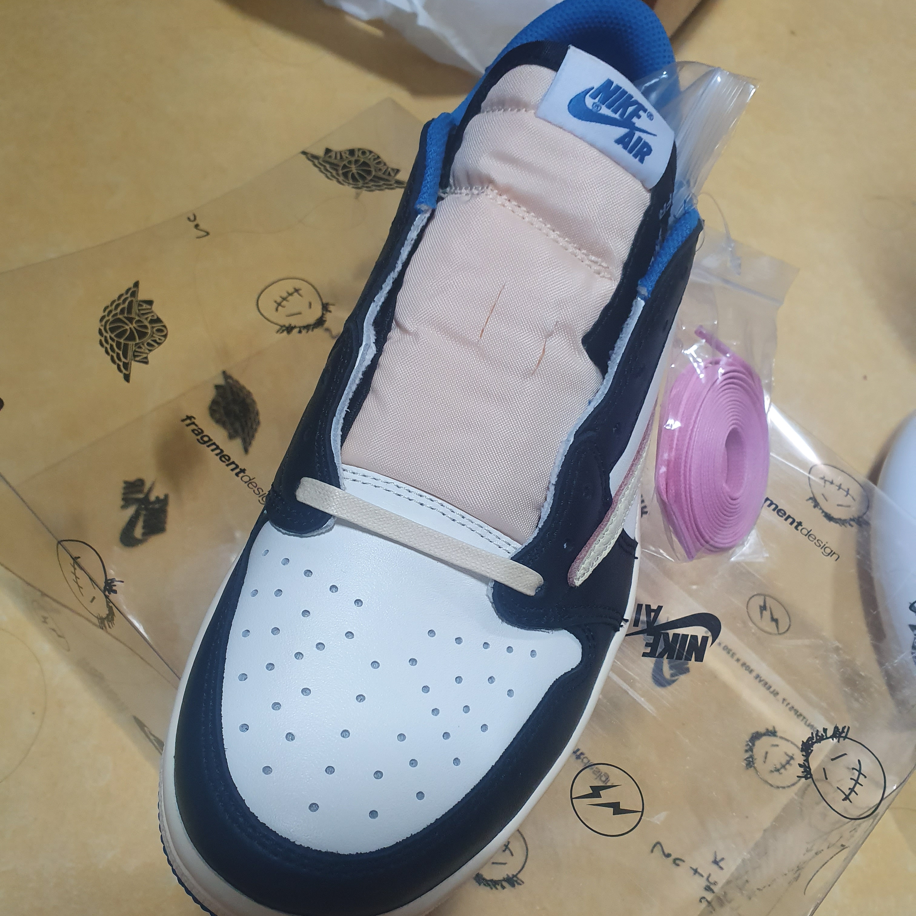 Jordan 1 x Travis Scott x Fragment Retro Low OG SP Military Blue 착용 스타일 - 1