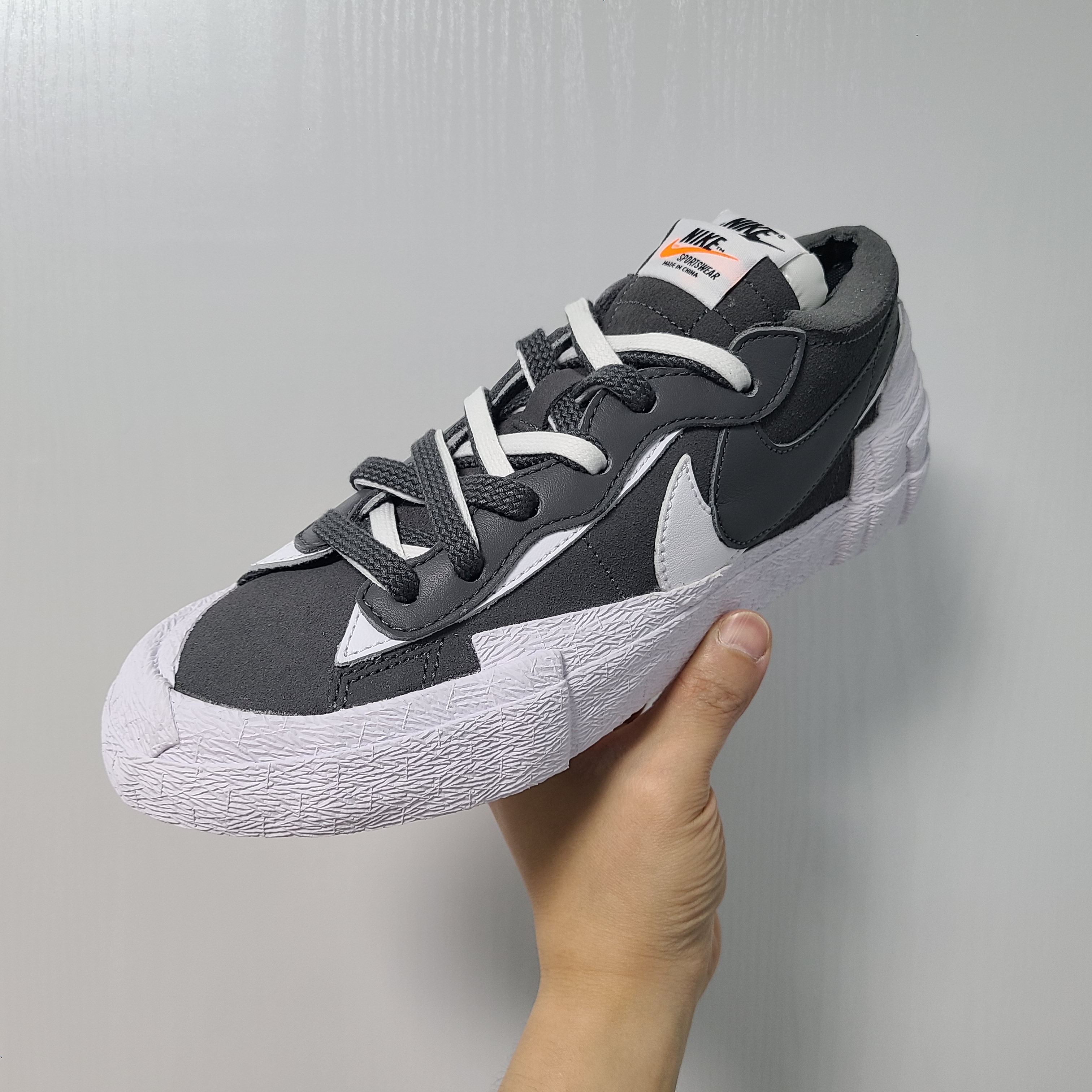Nike x Sacai Blazer Low Iron Grey 착용 스타일 - 1