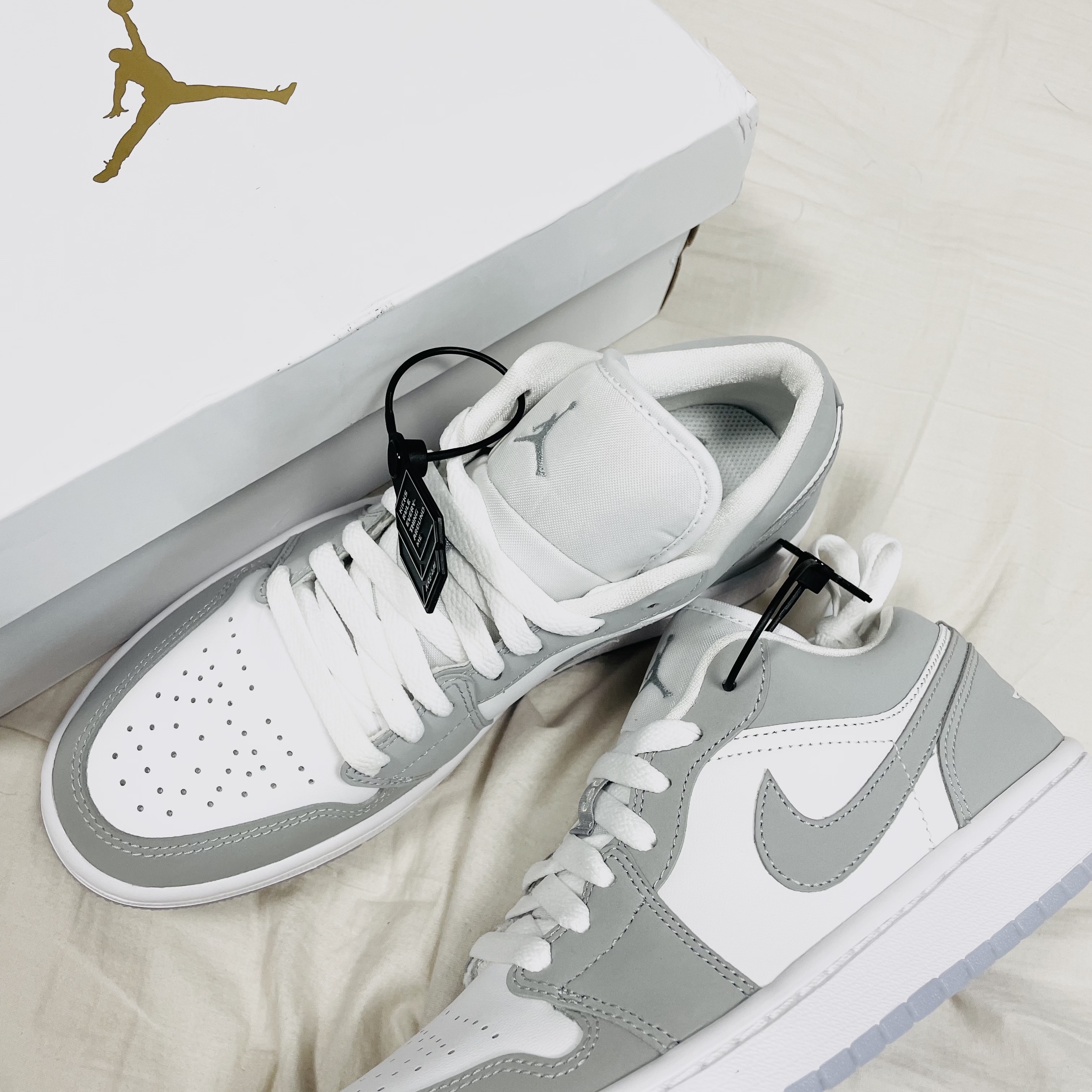 (W) Jordan 1 Low White Wolf Grey 착용 스타일