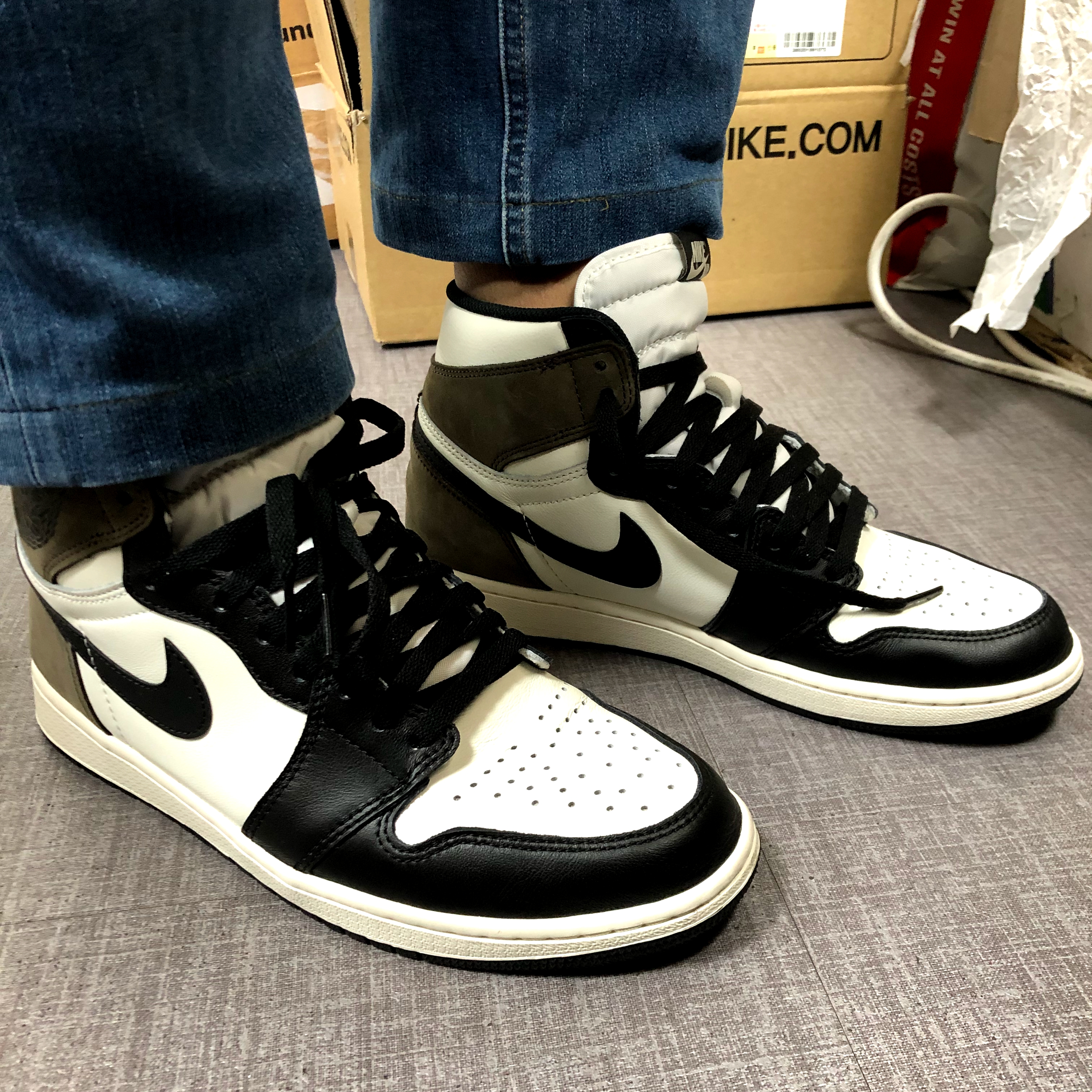Jordan 1 Retro High OG Black Mocha 착용 스타일