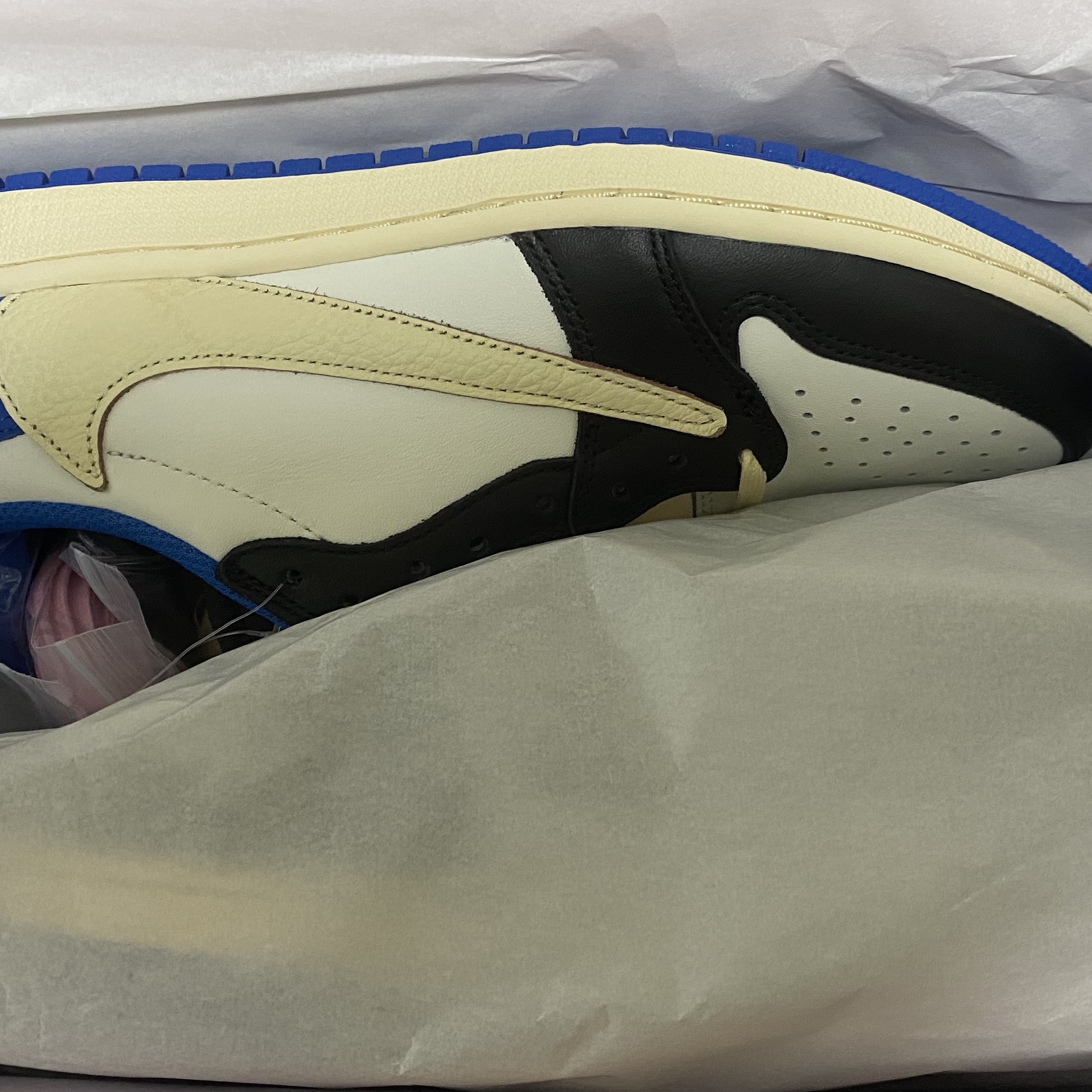 Jordan 1 x Travis Scott x Fragment Retro Low OG SP Military Blue 착용 스타일 - 3