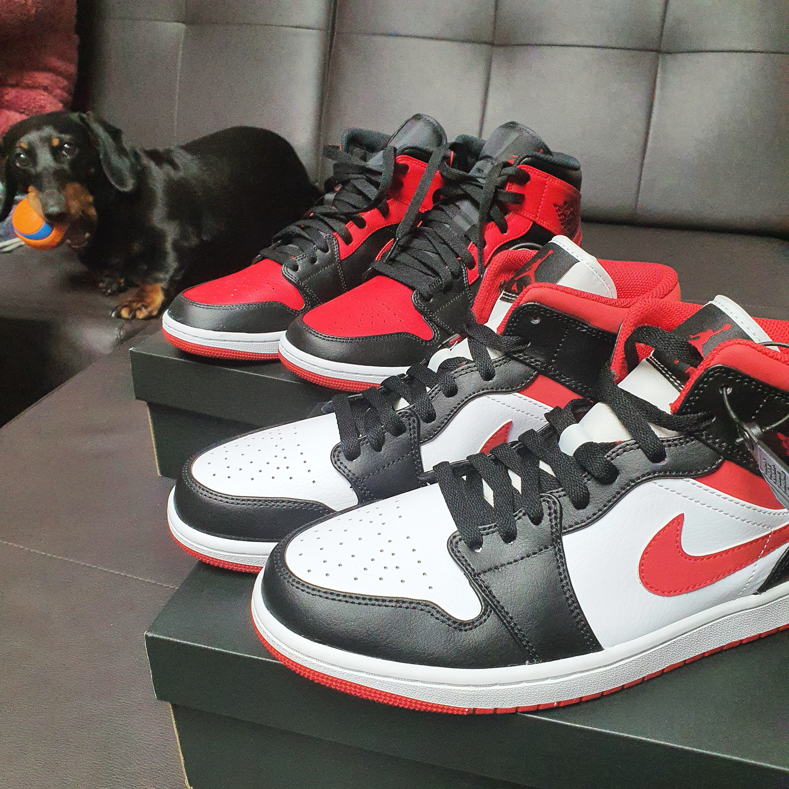Jordan 1 Mid Gym Red Black White, Jordan 1 Mid Bred Banned 2020 착용 스타일