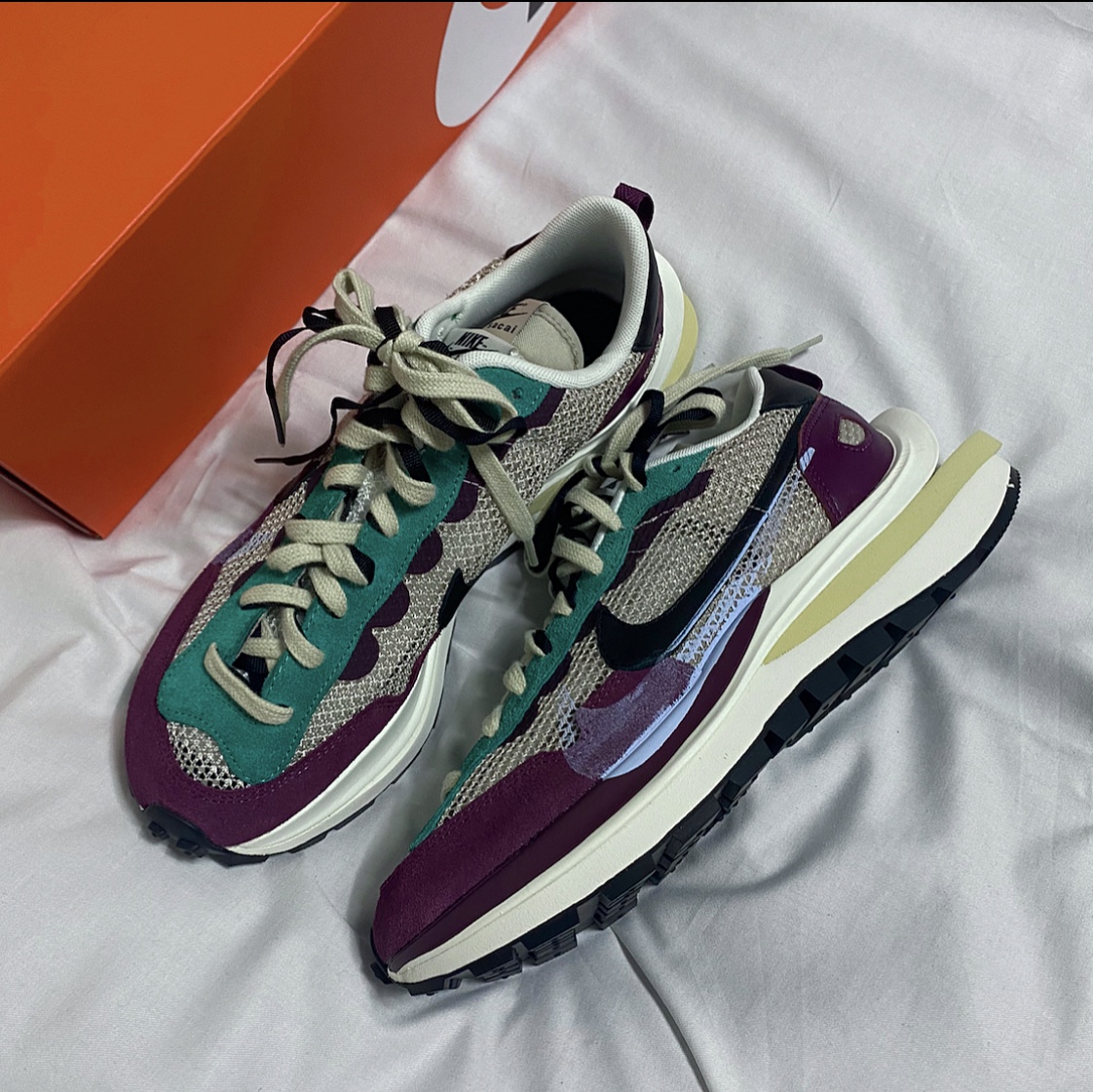 Nike x Sacai VaporWaffle String & Black Villain Red 착용 스타일