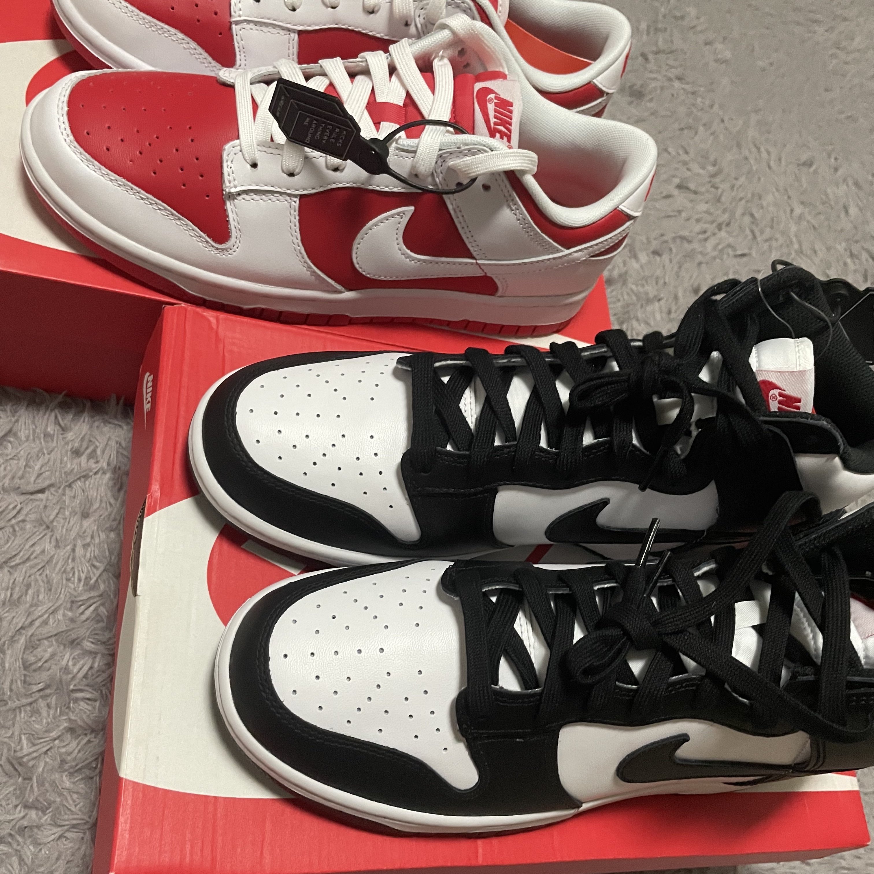 Nike Dunk High Retro Black and White, Nike Dunk Low Retro Championship Red 착용 스타일