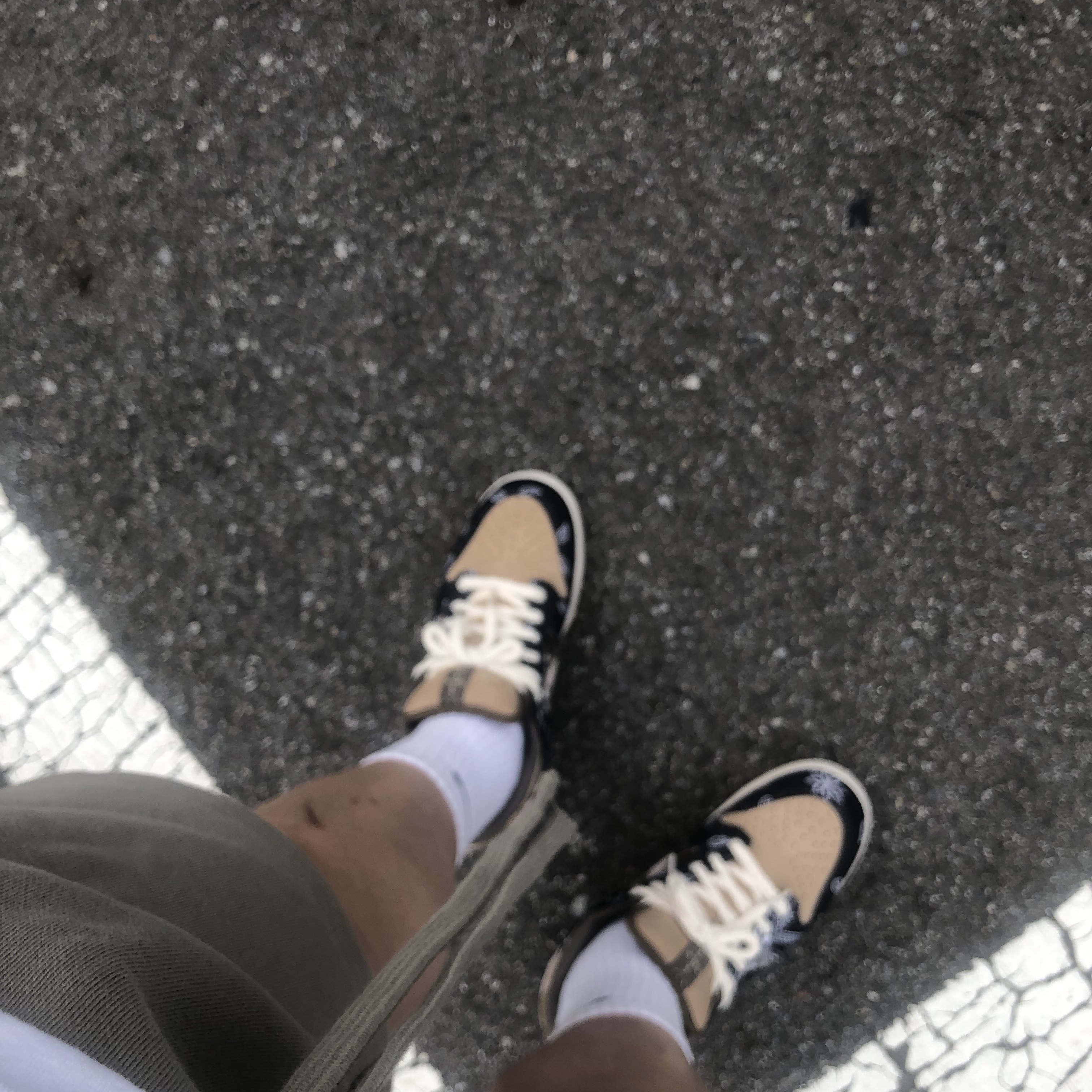 Essentials Sweatshorts Moss - 21SS, Stussy Basic Stussy T-Shirt White 2021 착용 스타일 - 2