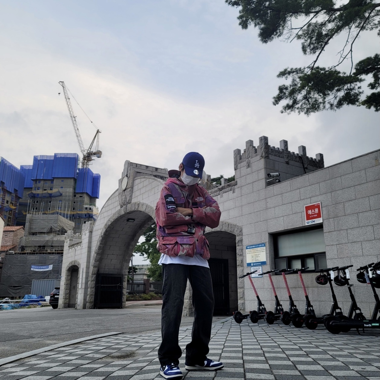 Supreme x The North Face Cargo Jacket Multi-Color - 20SS, Nike x Ambush Dunk High Deep Royal Blue 착용 스타일