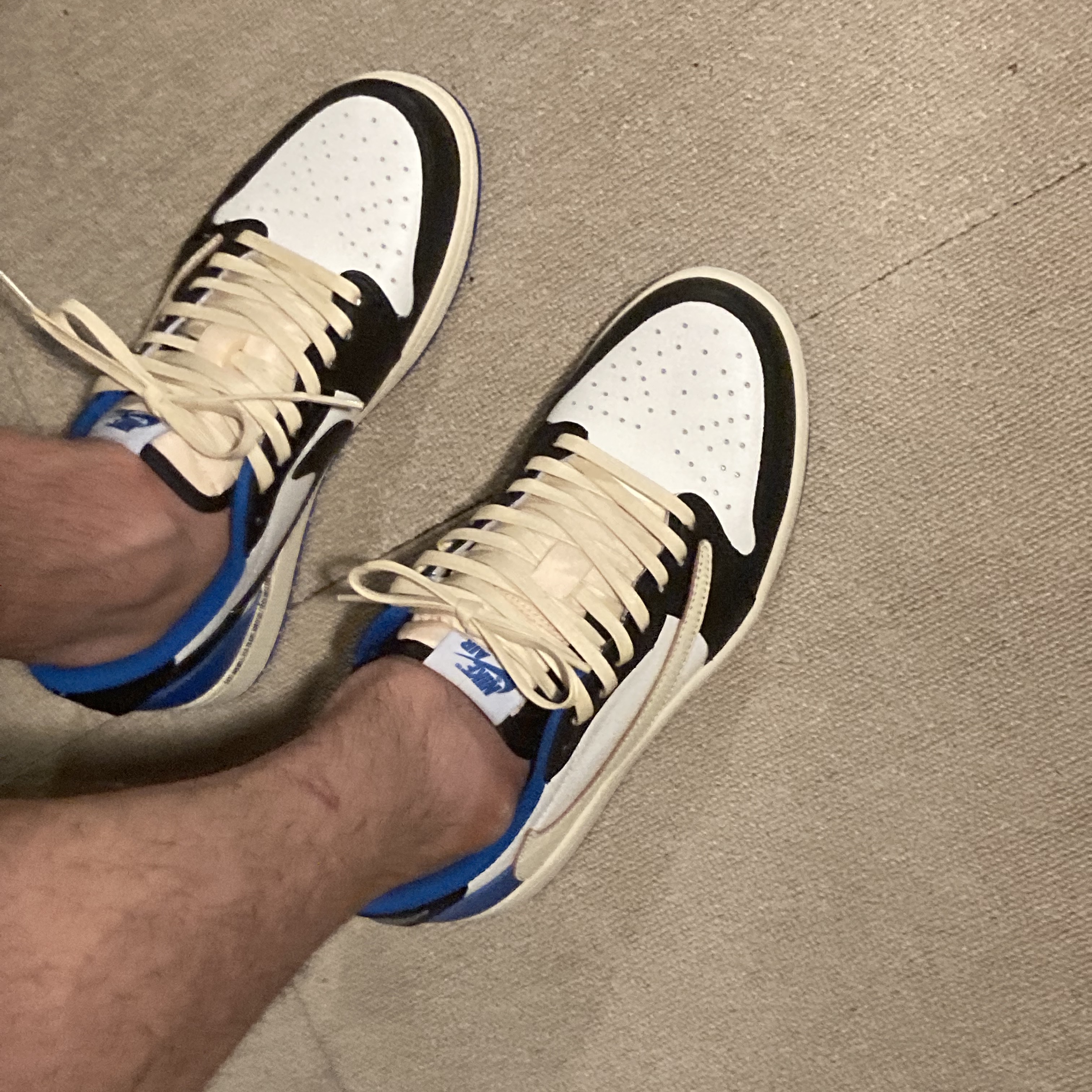 Jordan 1 x Travis Scott x Fragment Retro Low OG SP Military Blue 착용 스타일 - 2