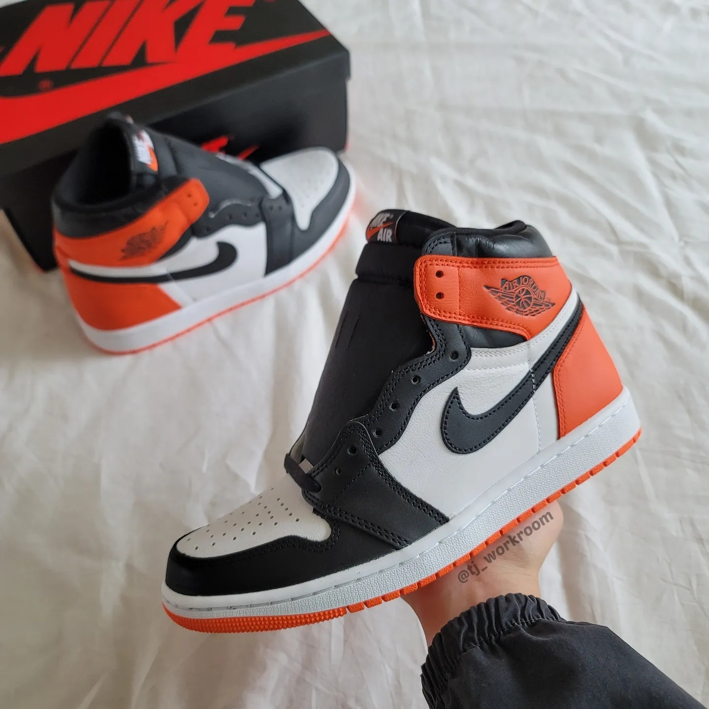 Jordan 1 Retro High OG Electro Orange 착용 스타일 - 1