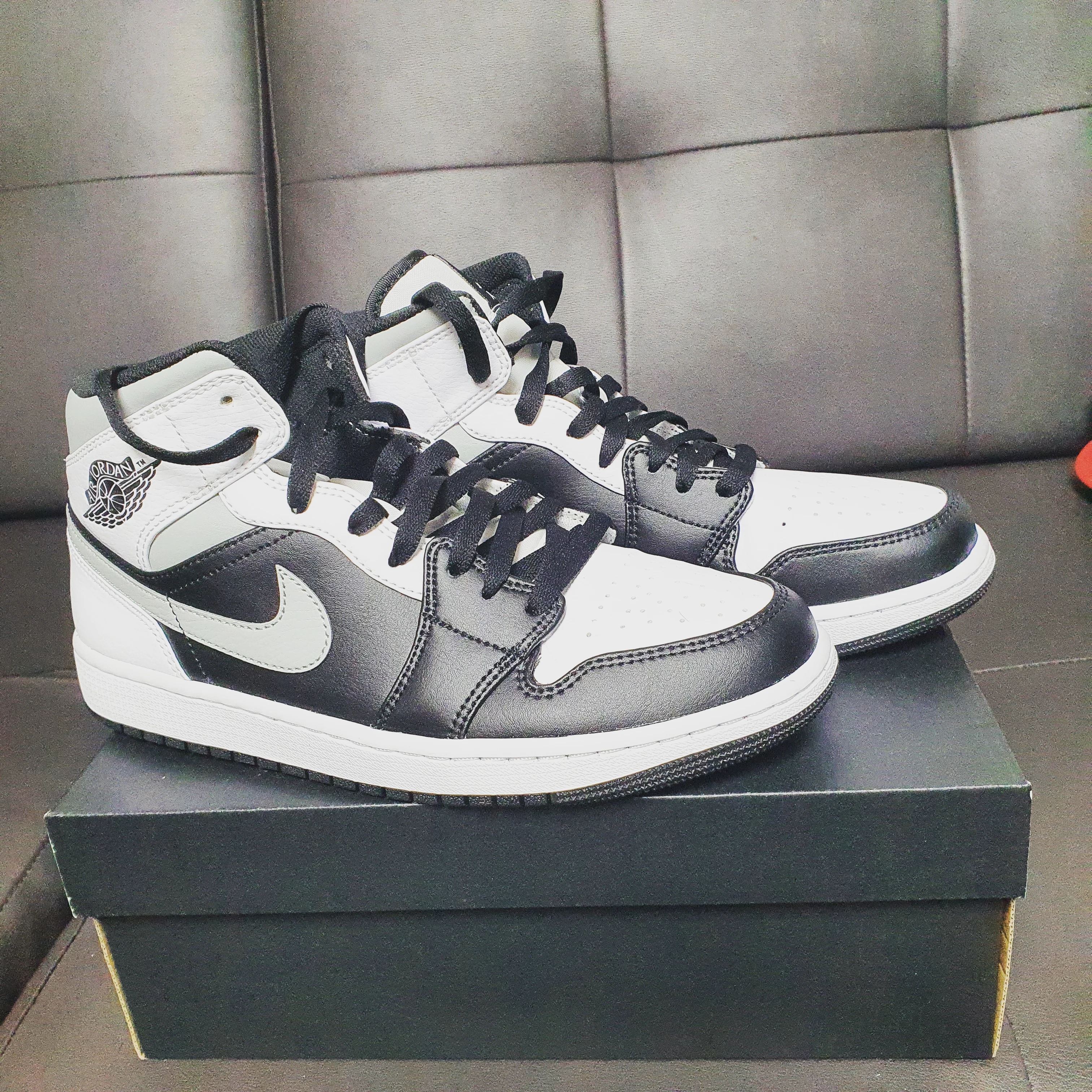 Jordan 1 Mid White Shadow 착용 스타일