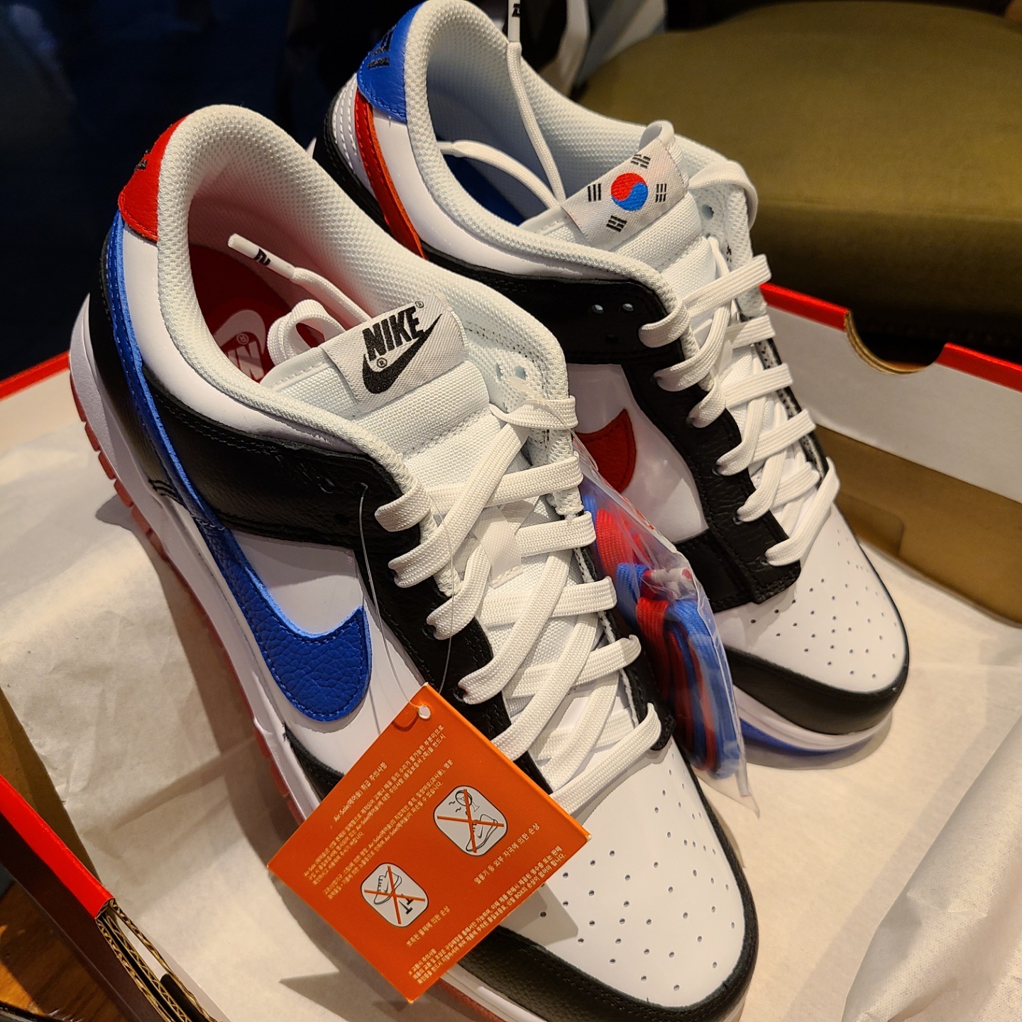 Nike Dunk Low SE Seoul (With Special Gift) 착용 스타일 - 4